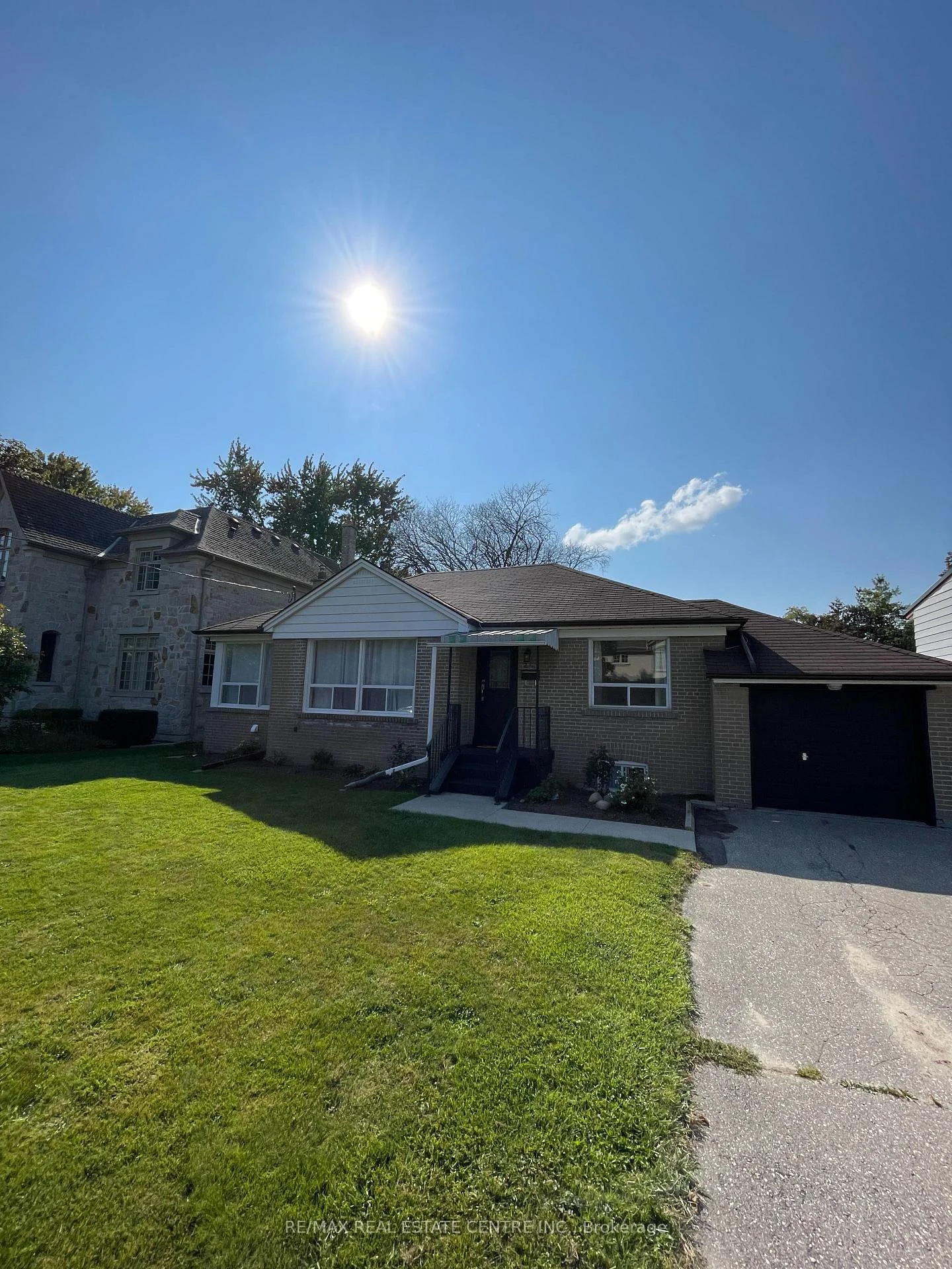 Photo 2 of 24 Smithwood Drive, Etobicoke, Islington-City Centre West — HOMEH