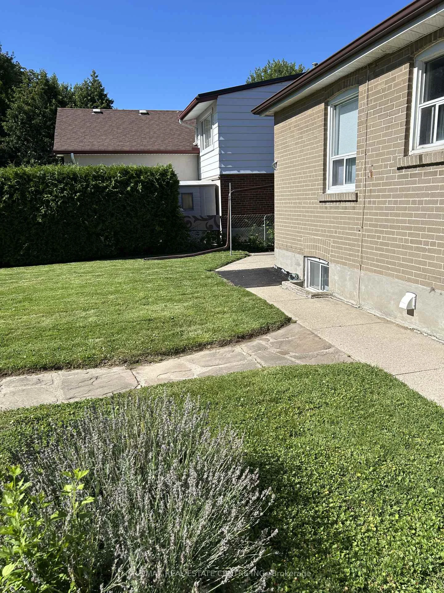 Photo 4 of 24 Smithwood Drive, Etobicoke, Islington-City Centre West — HOMEH