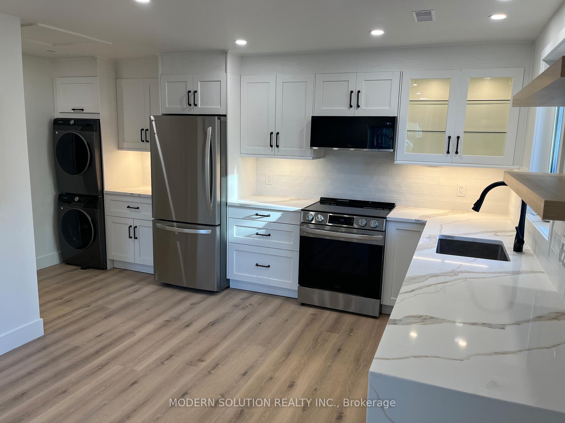 Photo 3 of 23 Tilden Crescent, Etobicoke, Humber Heights — HOMEH