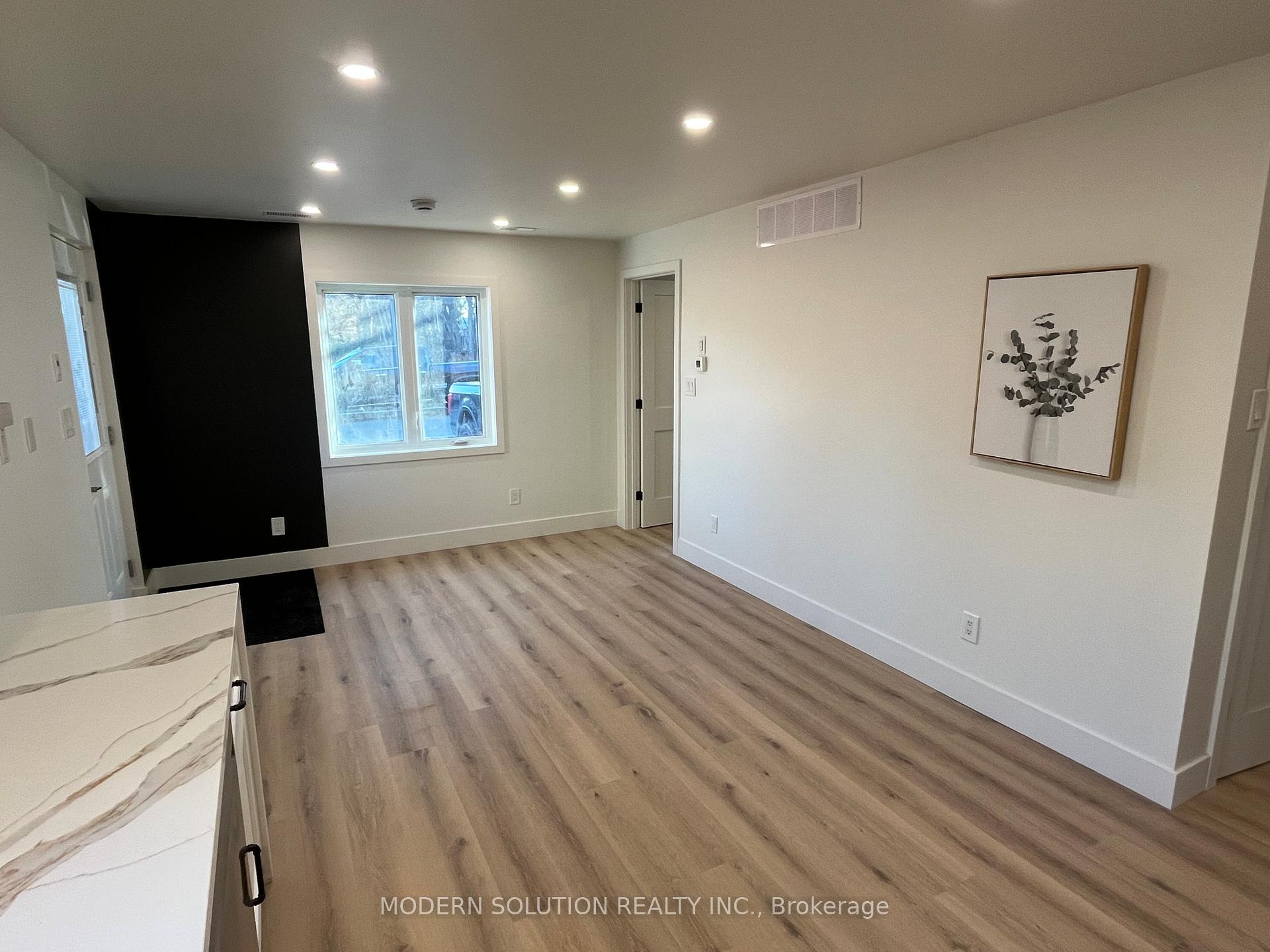 Photo 9 of 23 Tilden Crescent, Etobicoke, Humber Heights — HOMEH