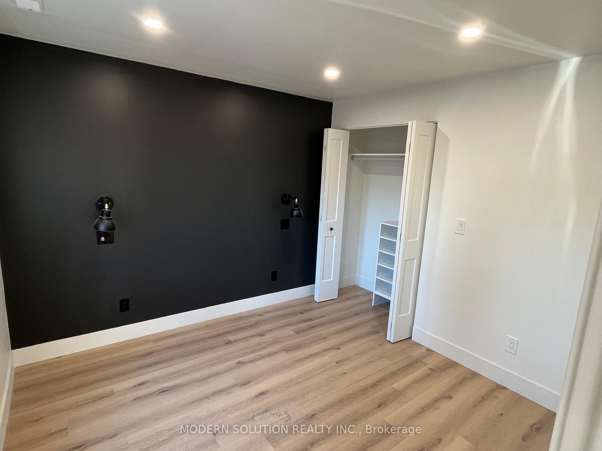 Photo 11 of 23 Tilden Crescent, Etobicoke, Humber Heights — HOMEH
