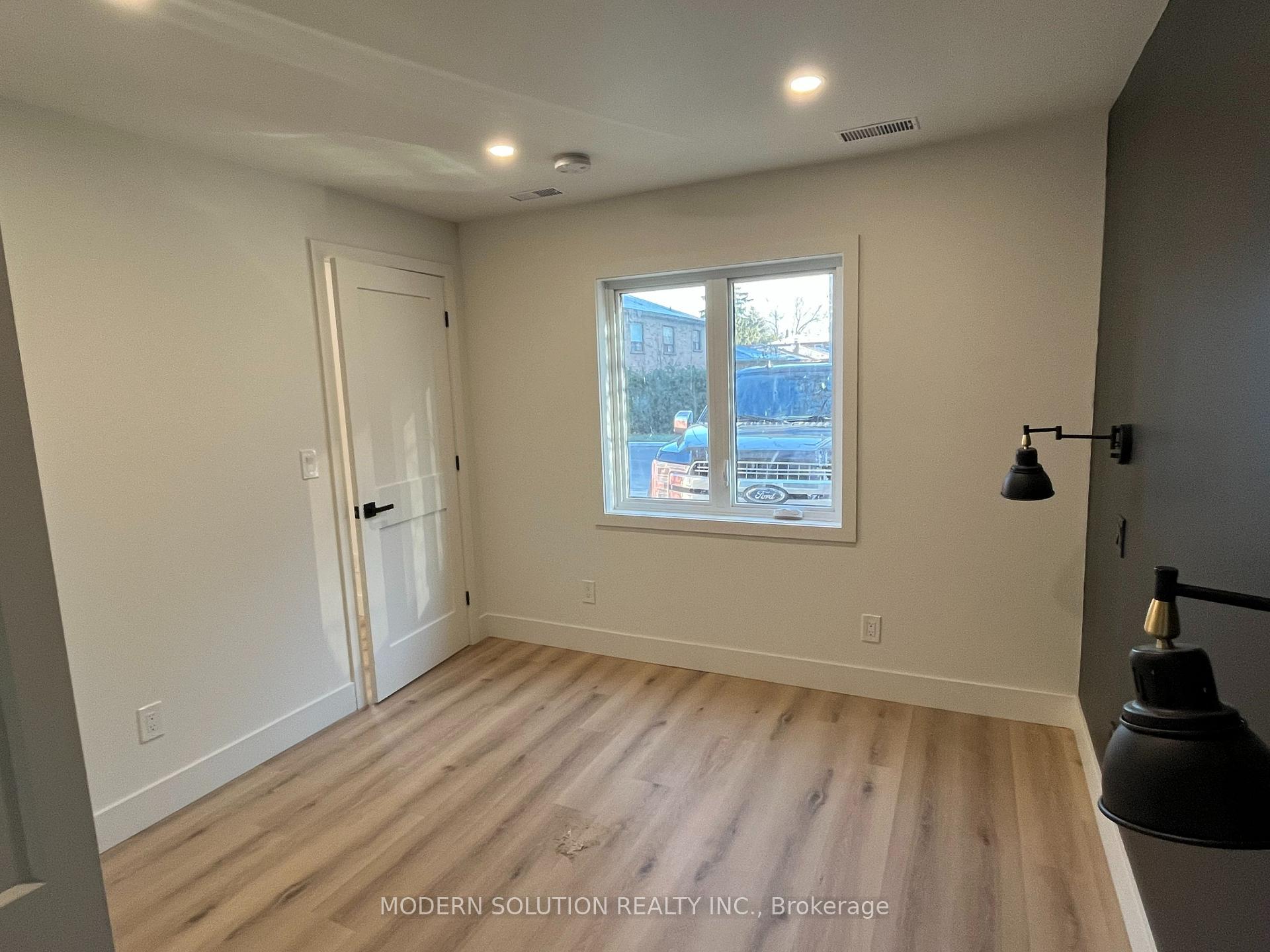 Photo 12 of 23 Tilden Crescent, Etobicoke, Humber Heights — HOMEH