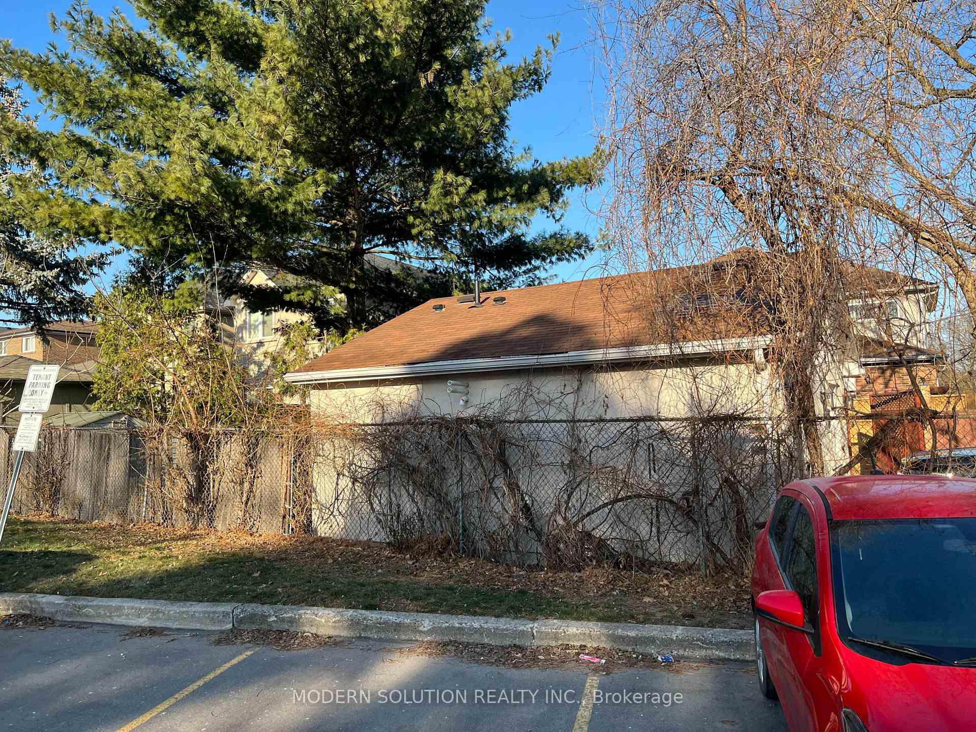 Photo 15 of 23 Tilden Crescent, Etobicoke, Humber Heights — HOMEH