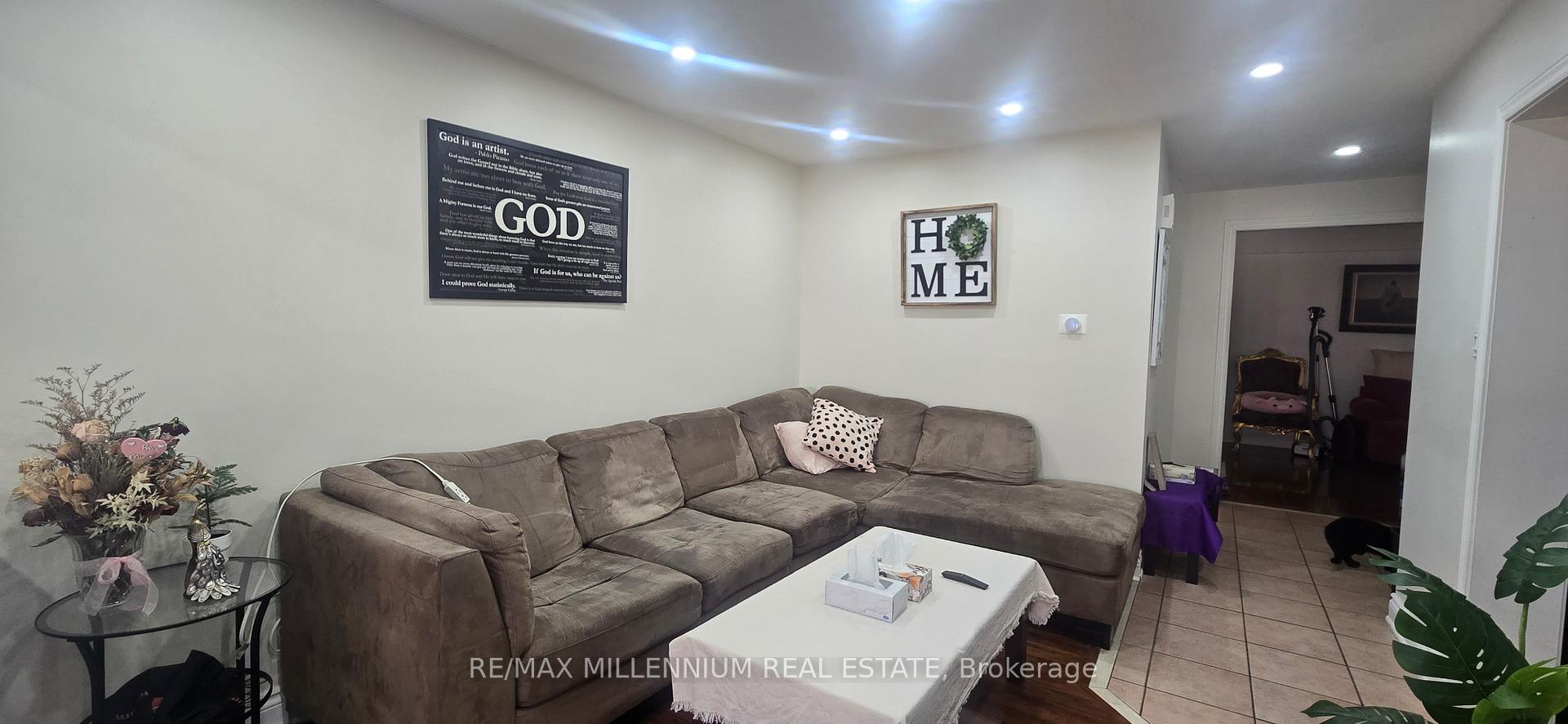 Photo 3 of Unit Upper, 32 Abelard Avenue, Brampton, Fletcher's West — HOMEH