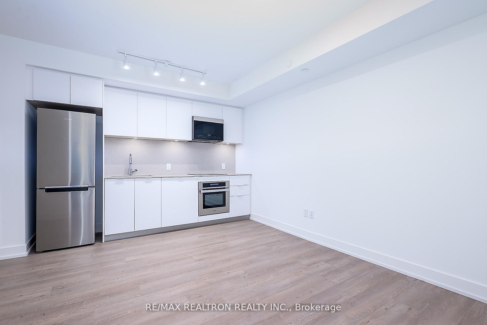 Photo 3 of Unit 826, 8 Cedarland Drive, Markham, Unionville — HOMEH