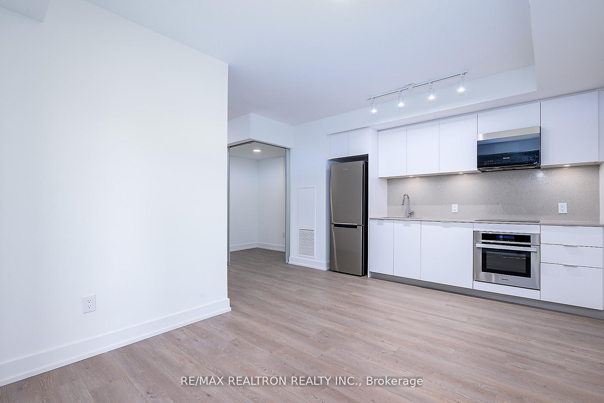 Photo 4 of Unit 826, 8 Cedarland Drive, Markham, Unionville — HOMEH