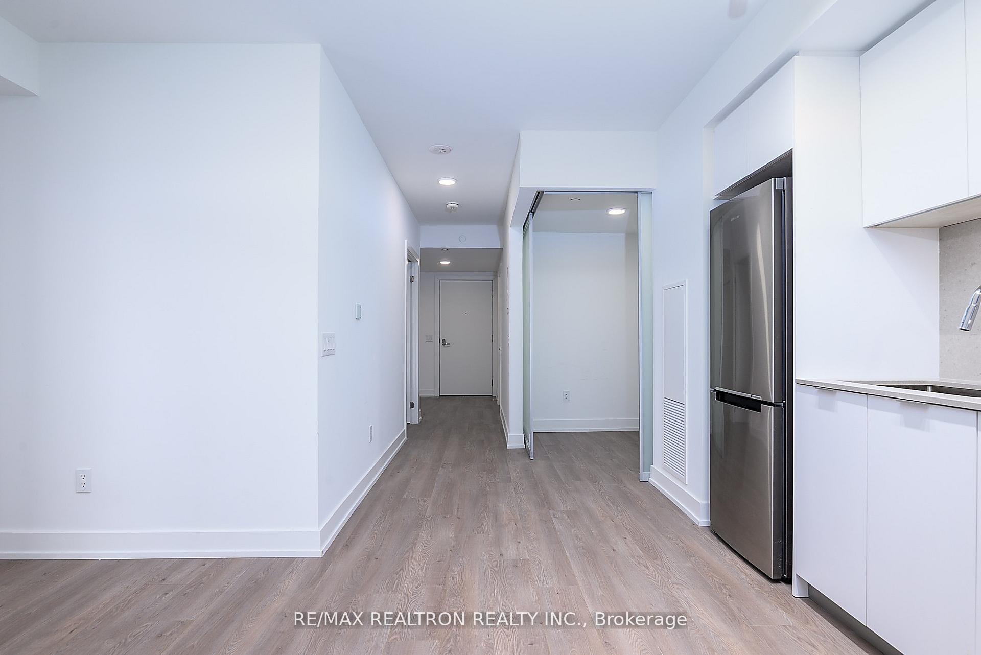 Photo 6 of Unit 826, 8 Cedarland Drive, Markham, Unionville — HOMEH