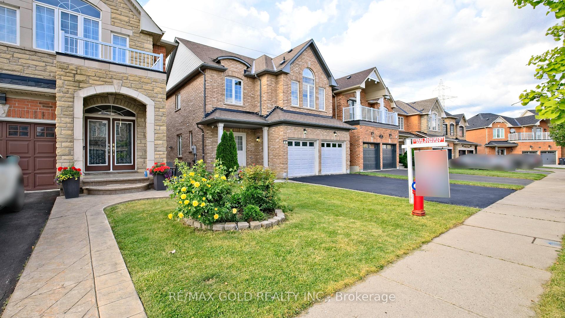 Photo 4 of 20 Tatra Crescent, Brampton, Bram West — HOMEH