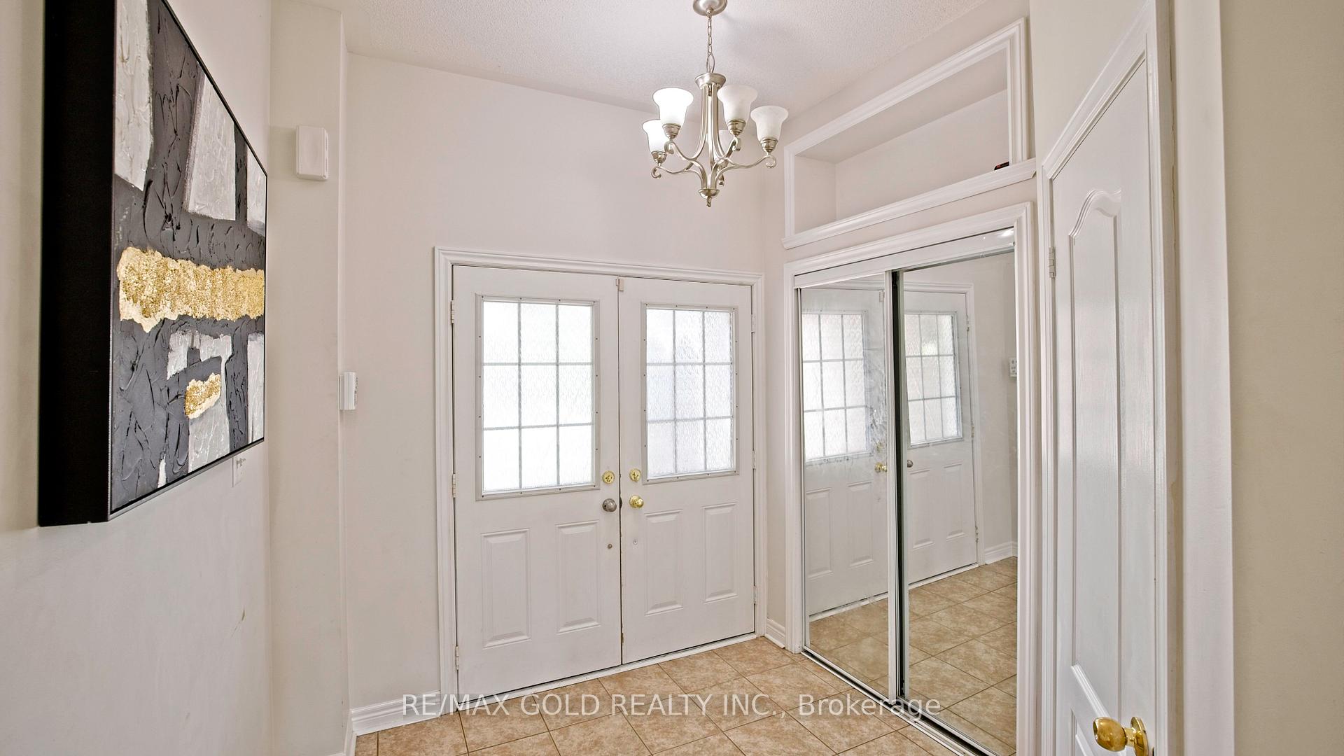Photo 6 of 20 Tatra Crescent, Brampton, Bram West — HOMEH