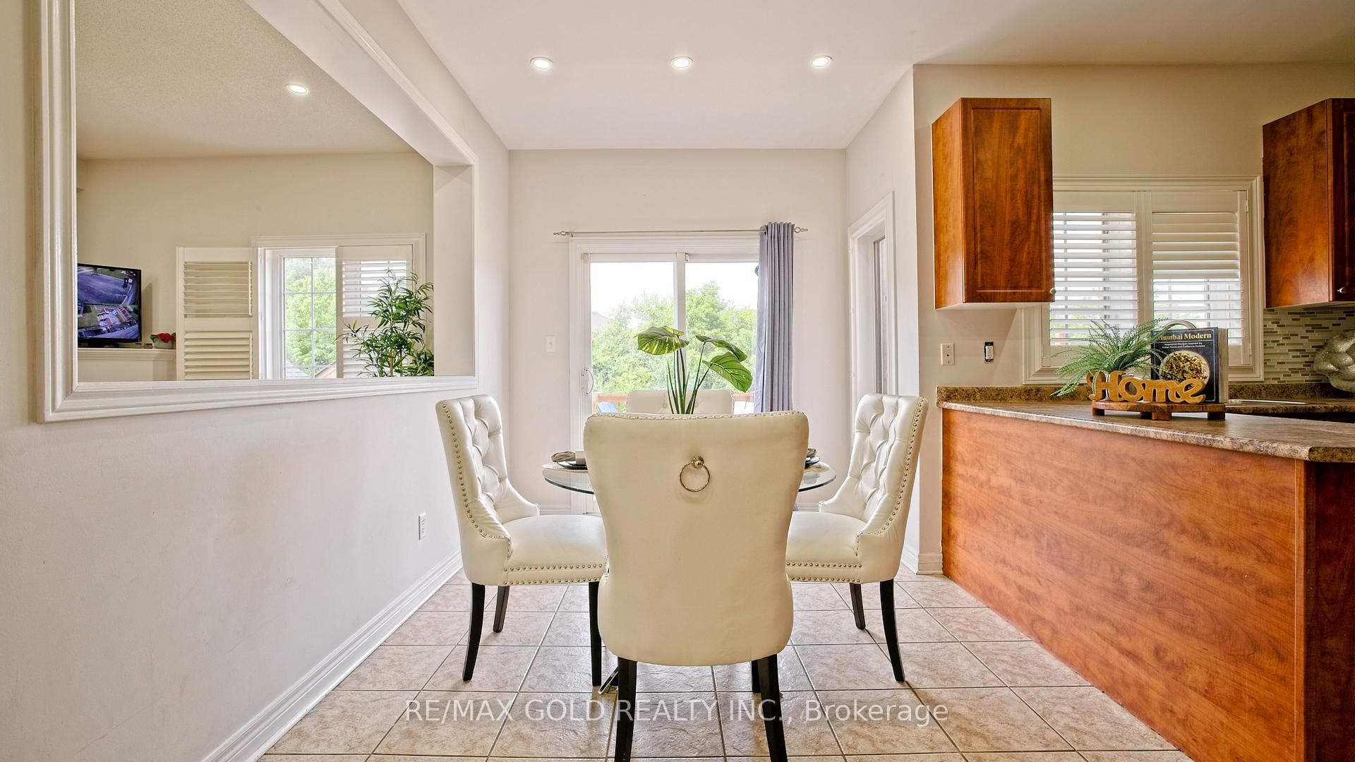 Photo 14 of 20 Tatra Crescent, Brampton, Bram West — HOMEH