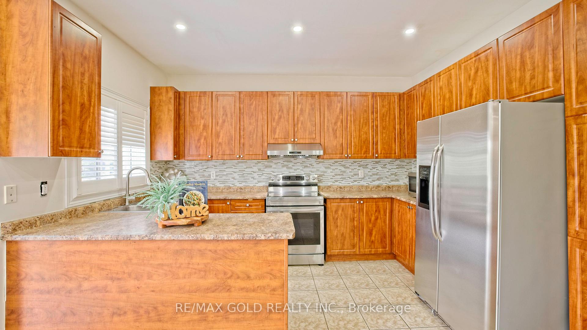 Photo 15 of 20 Tatra Crescent, Brampton, Bram West — HOMEH