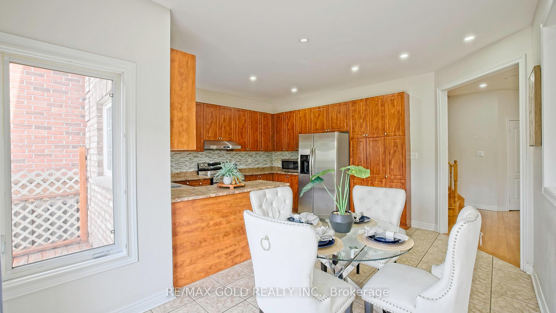 Photo 16 of 20 Tatra Crescent, Brampton, Bram West — HOMEH