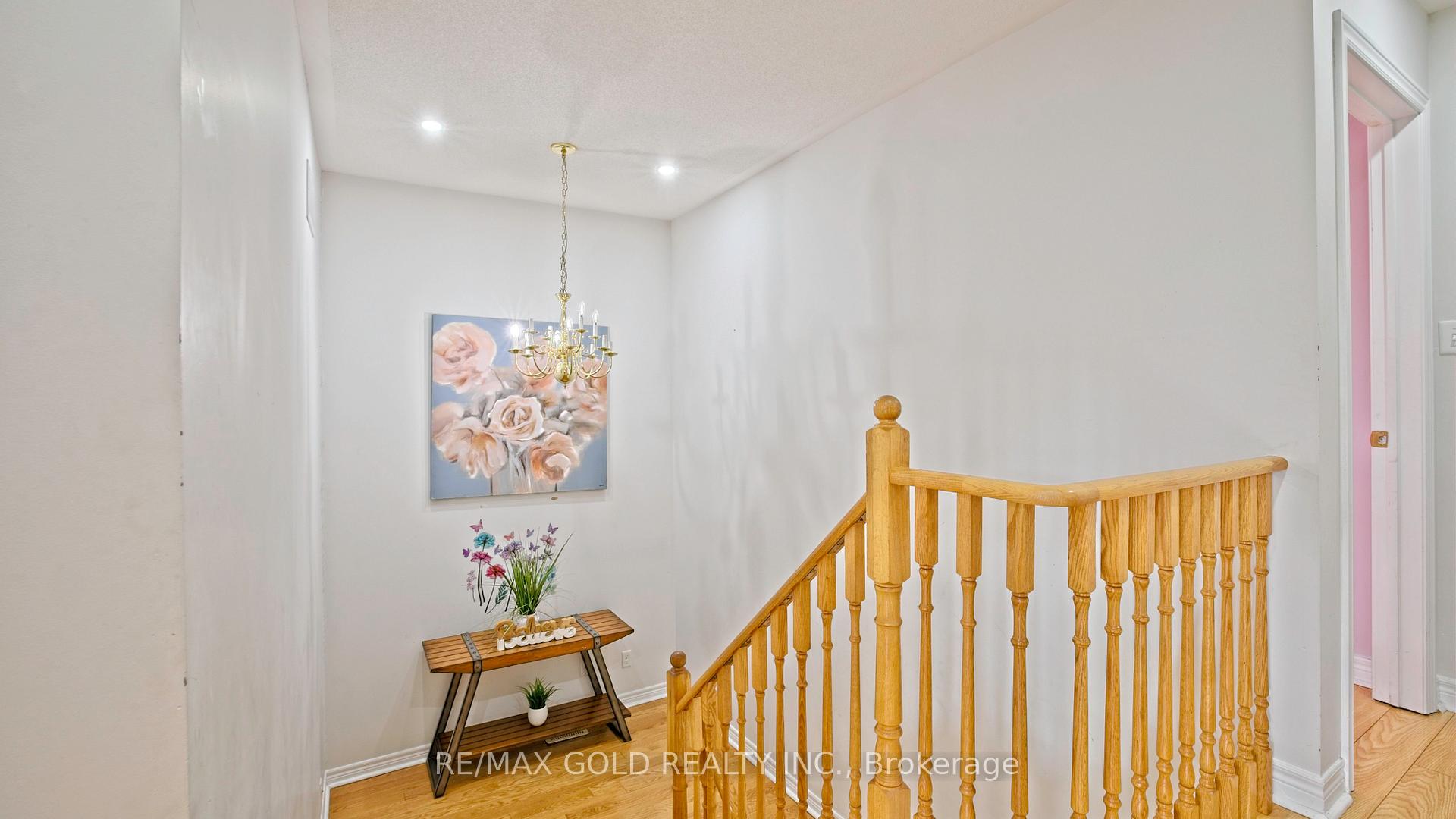 Photo 17 of 20 Tatra Crescent, Brampton, Bram West — HOMEH