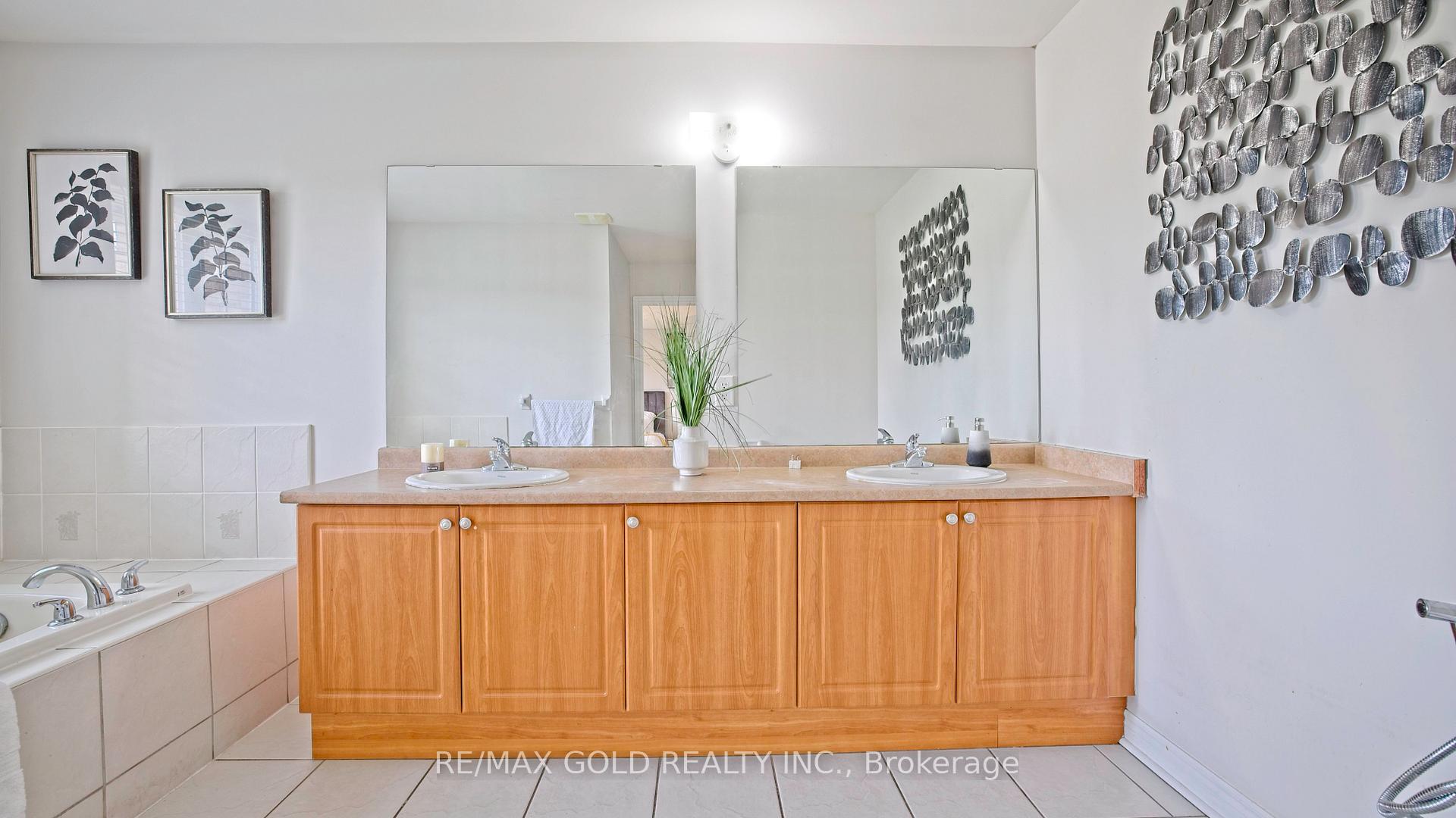 Photo 23 of 20 Tatra Crescent, Brampton, Bram West — HOMEH