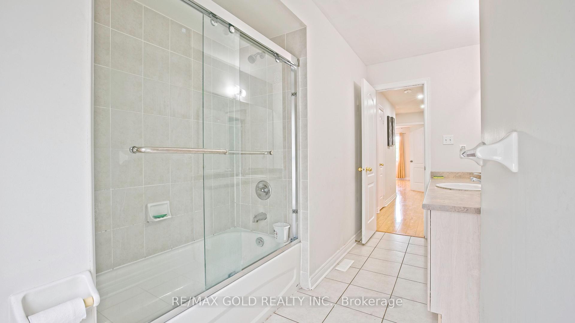 Photo 31 of 20 Tatra Crescent, Brampton, Bram West — HOMEH