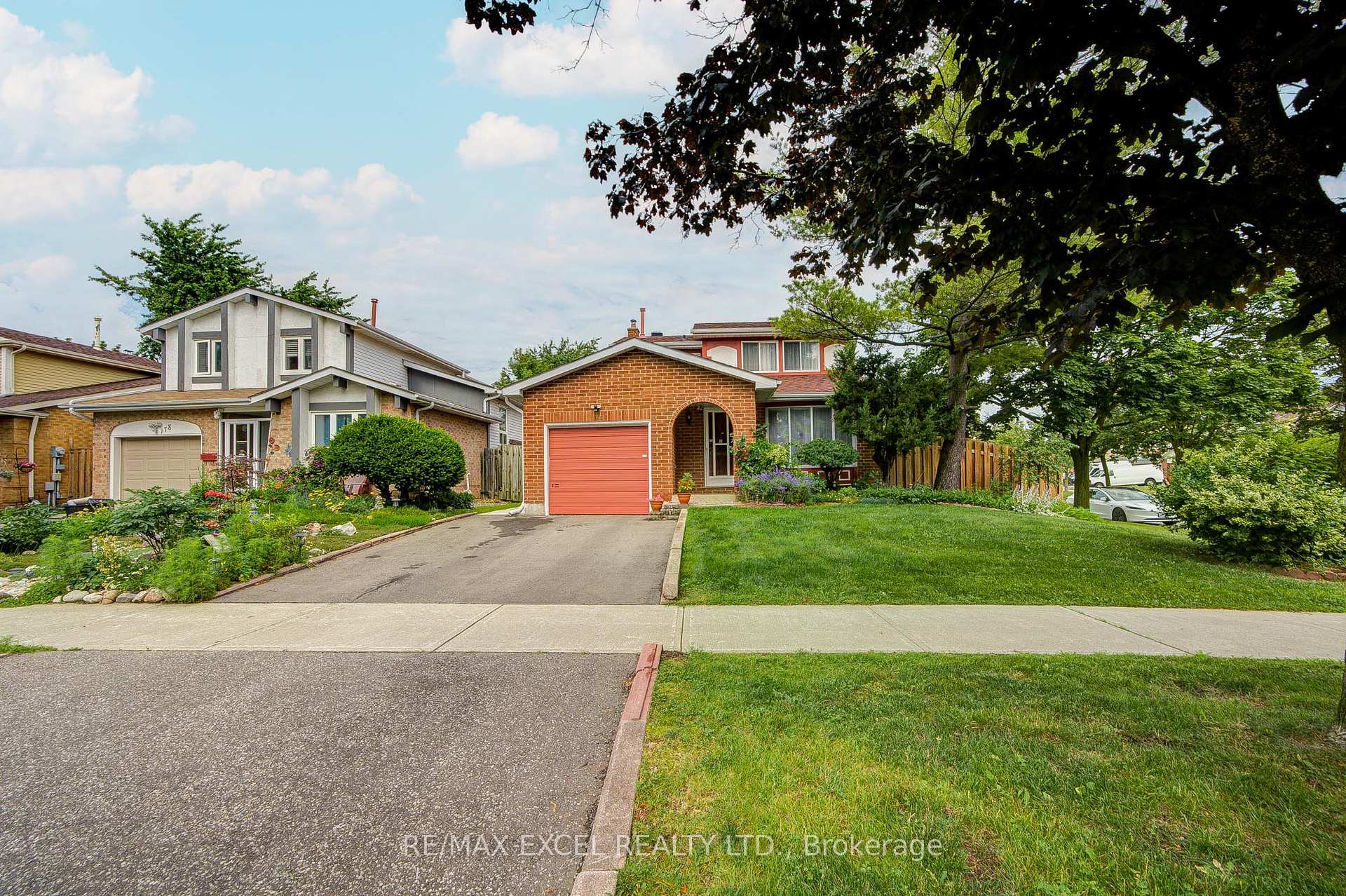Photo 2 of 176 Goldhawk Trail, Scarborough, Milliken — HOMEH