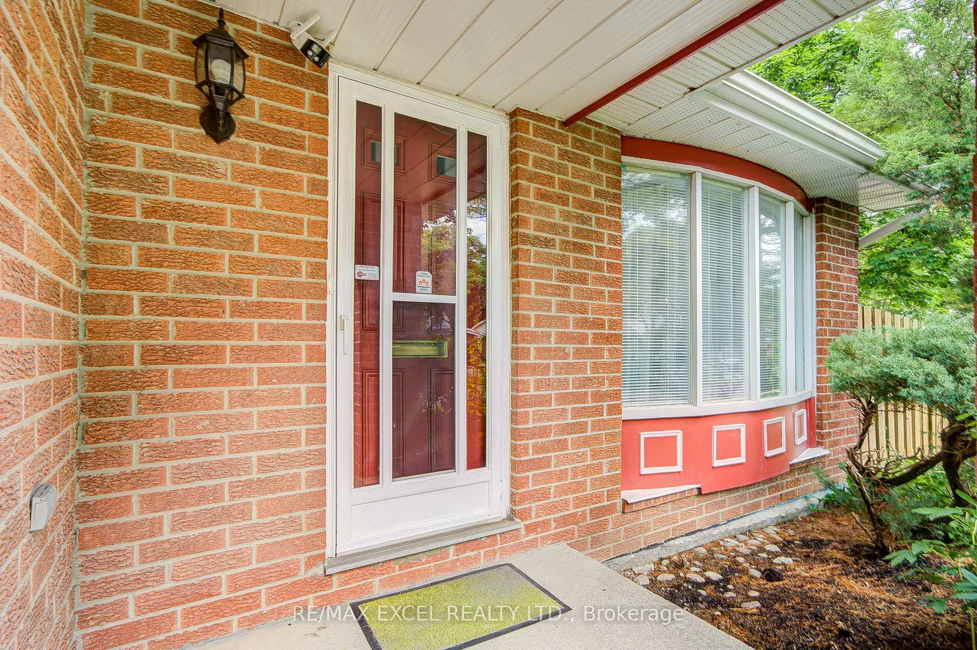 Photo 4 of 176 Goldhawk Trail, Scarborough, Milliken — HOMEH