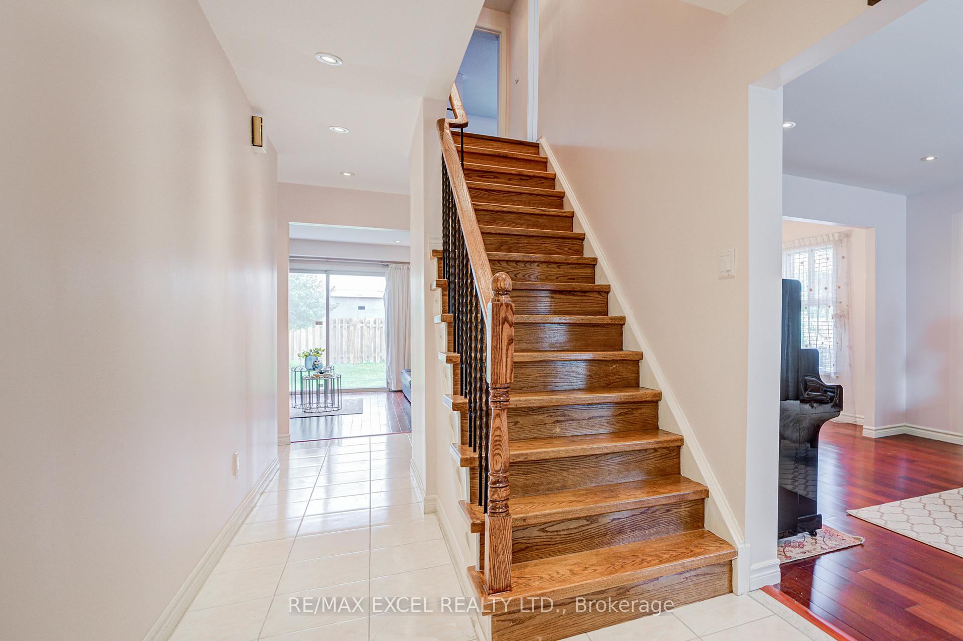 Photo 6 of 176 Goldhawk Trail, Scarborough, Milliken — HOMEH