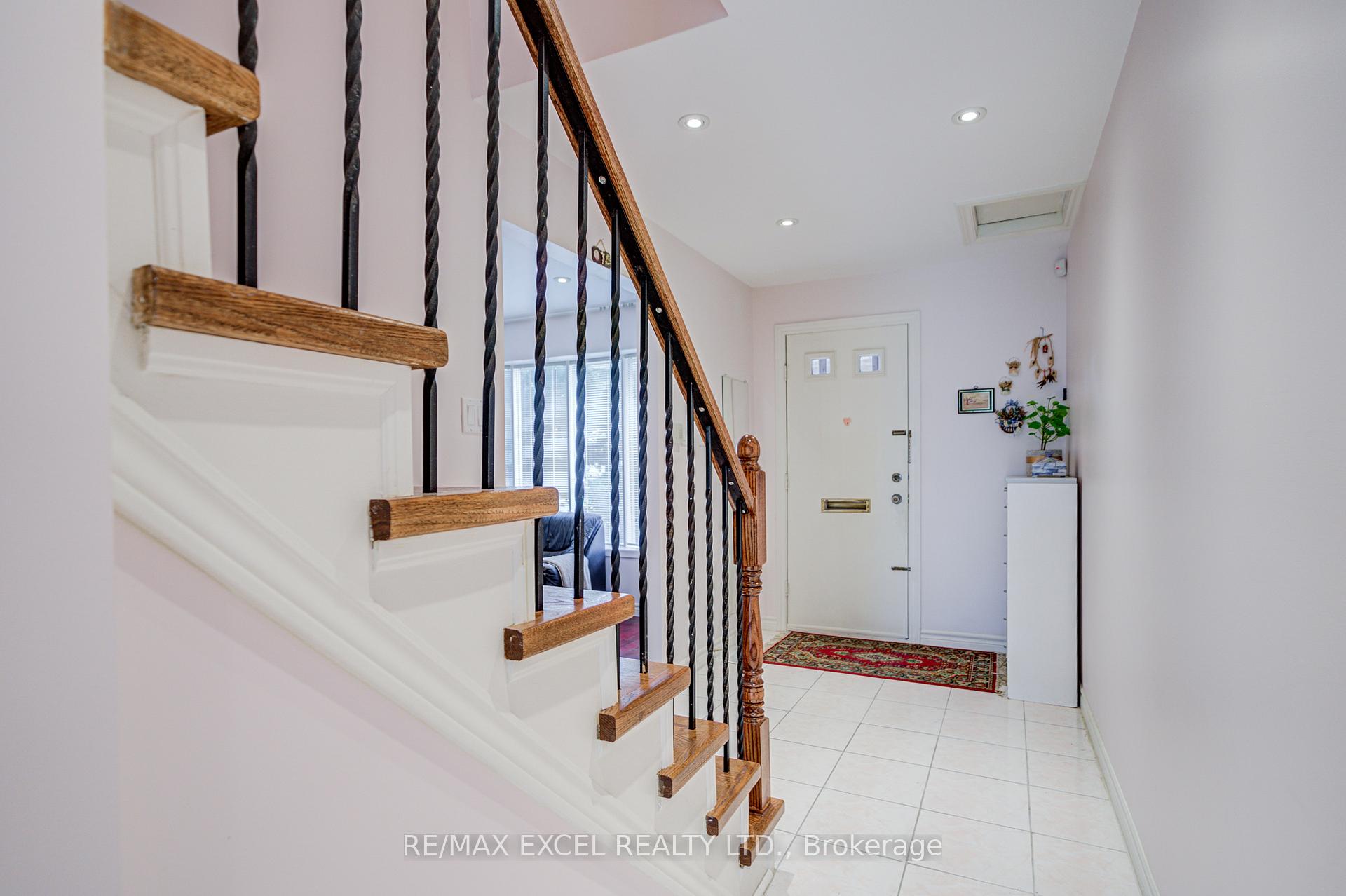 Photo 7 of 176 Goldhawk Trail, Scarborough, Milliken — HOMEH