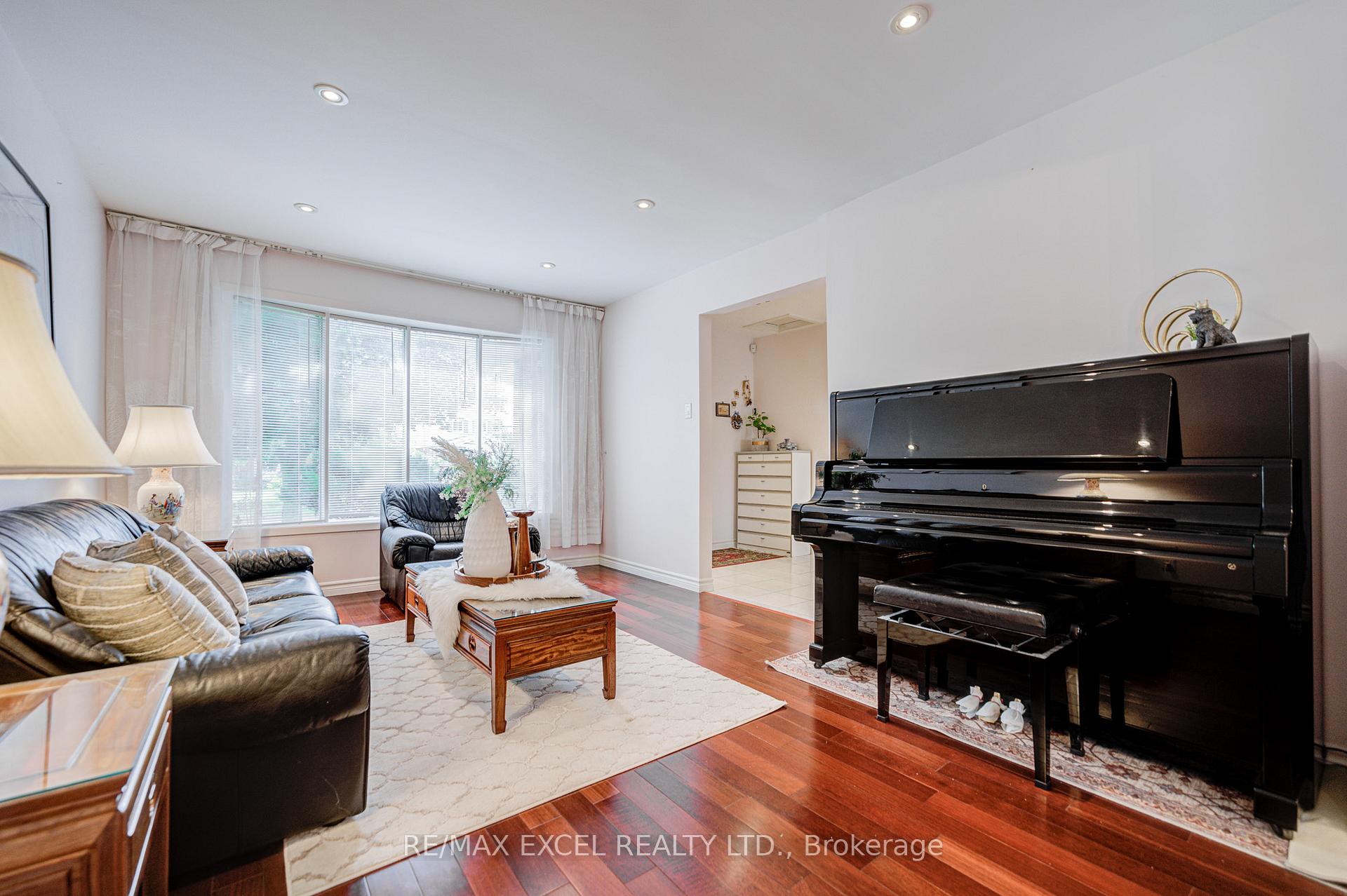 Photo 11 of 176 Goldhawk Trail, Scarborough, Milliken — HOMEH