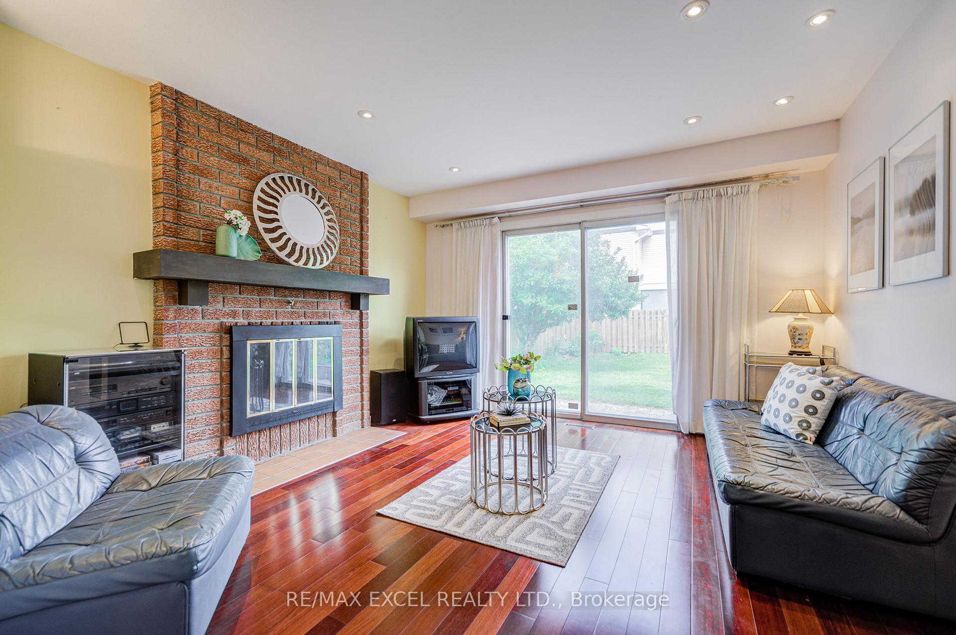 Photo 16 of 176 Goldhawk Trail, Scarborough, Milliken — HOMEH