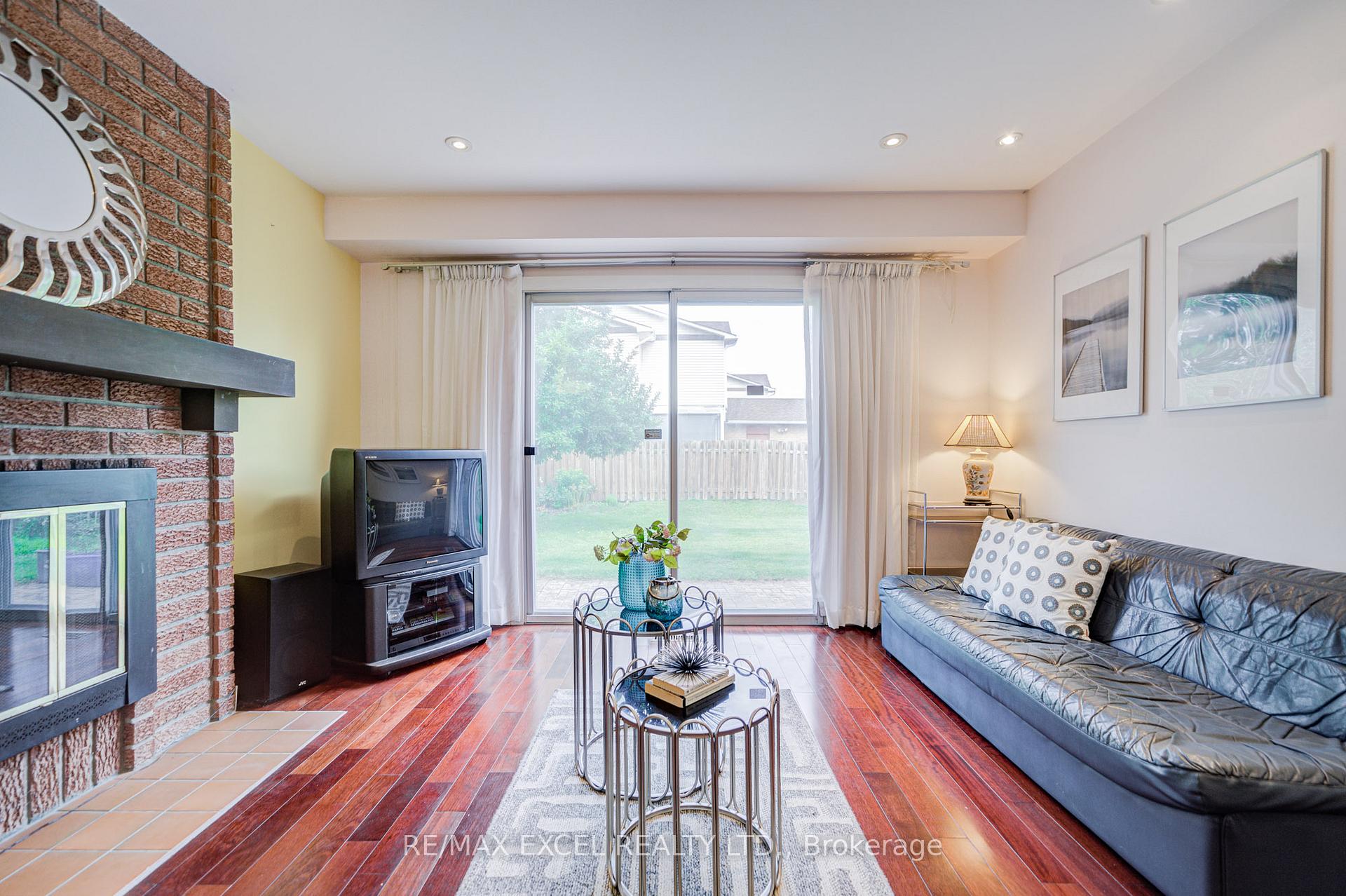 Photo 17 of 176 Goldhawk Trail, Scarborough, Milliken — HOMEH