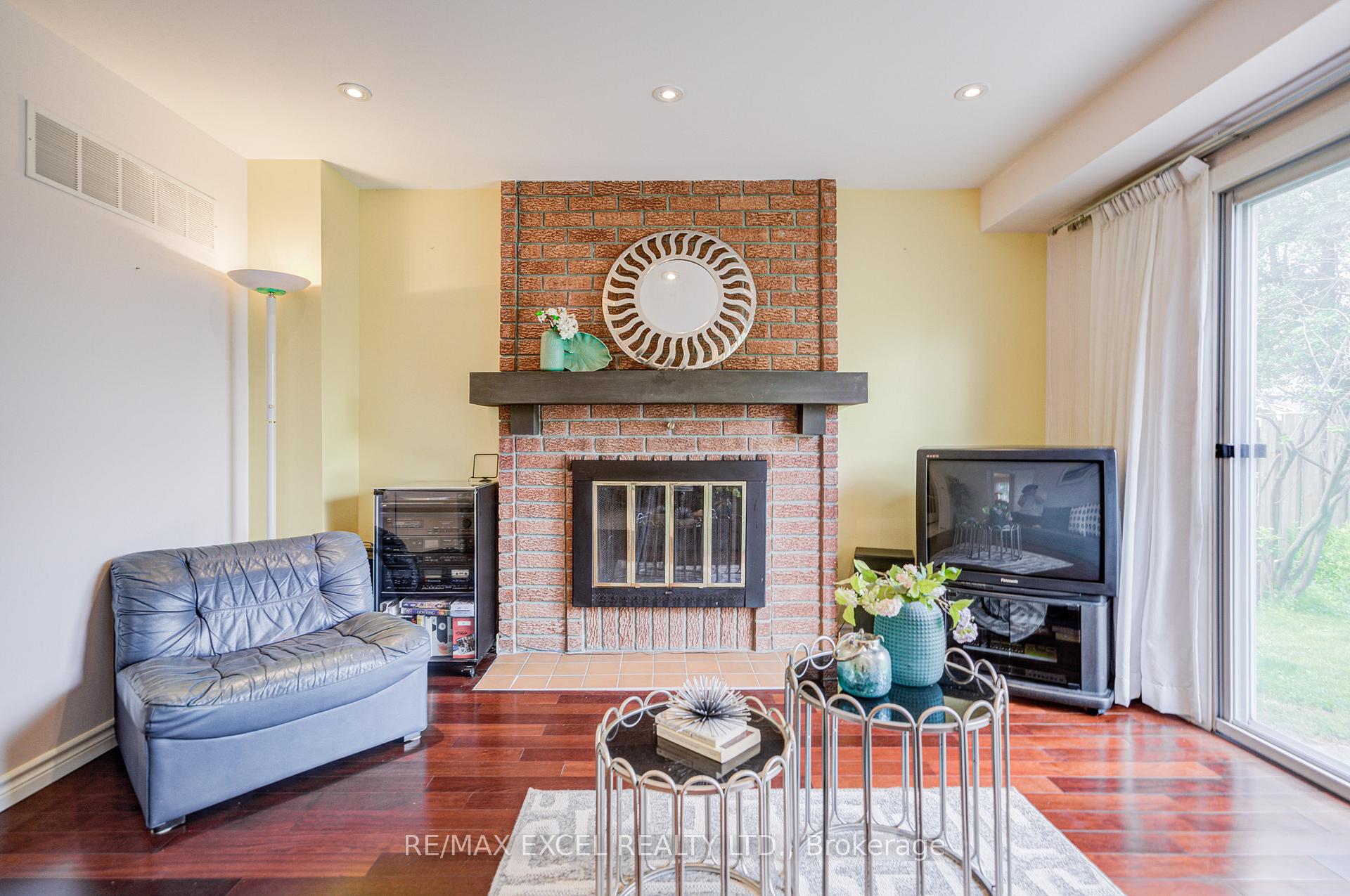 Photo 18 of 176 Goldhawk Trail, Scarborough, Milliken — HOMEH