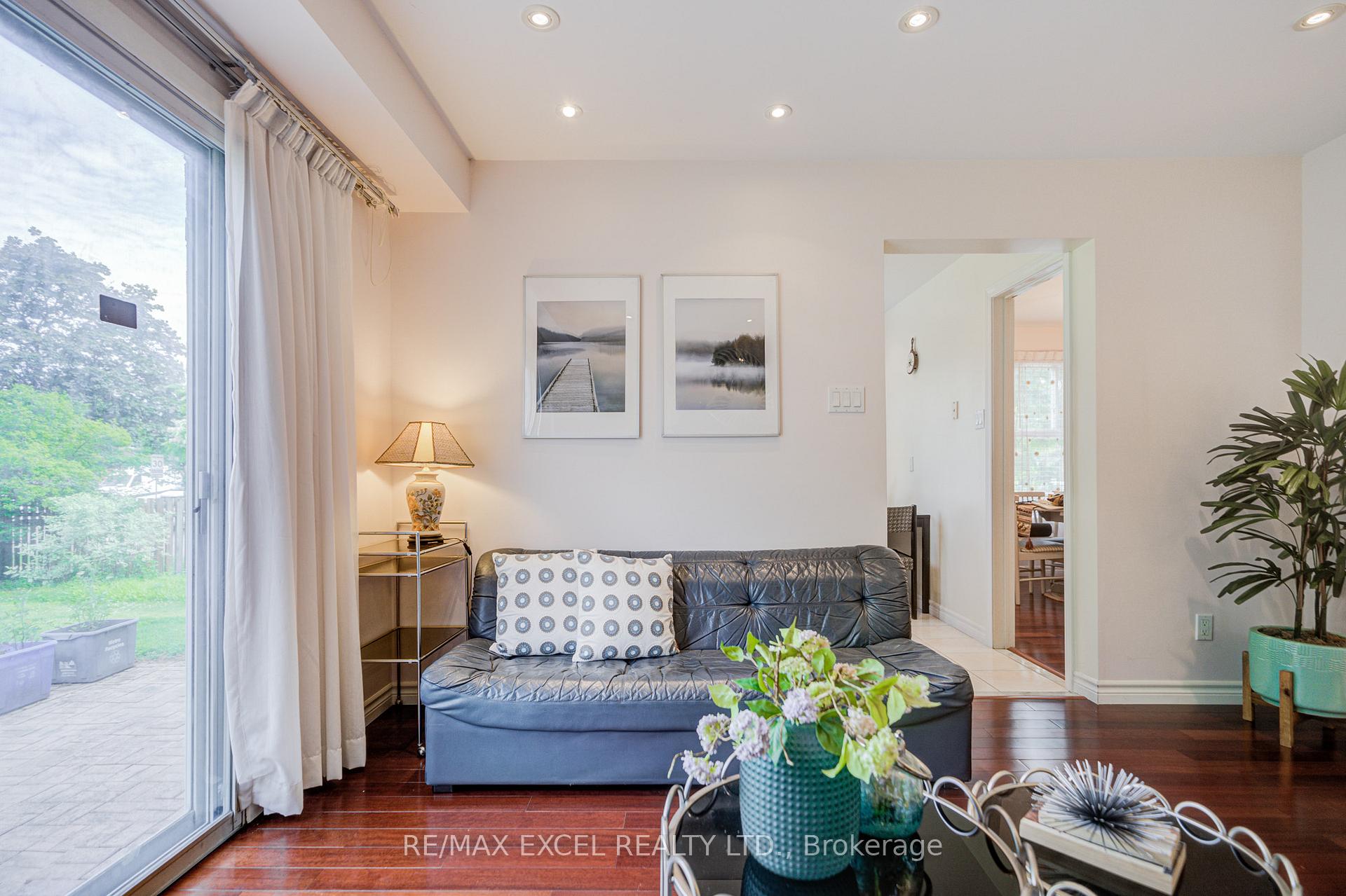 Photo 19 of 176 Goldhawk Trail, Scarborough, Milliken — HOMEH
