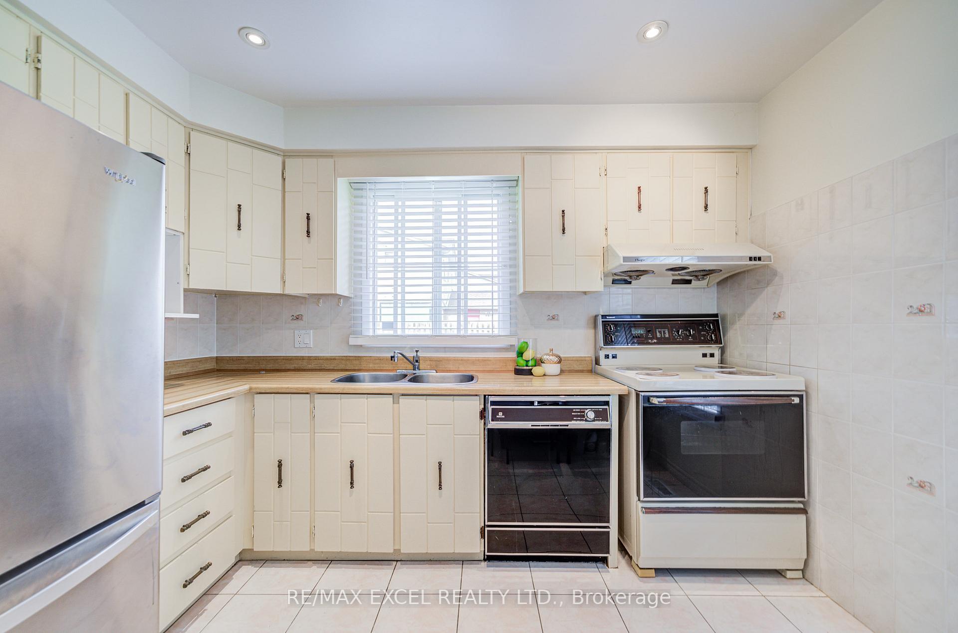 Photo 23 of 176 Goldhawk Trail, Scarborough, Milliken — HOMEH
