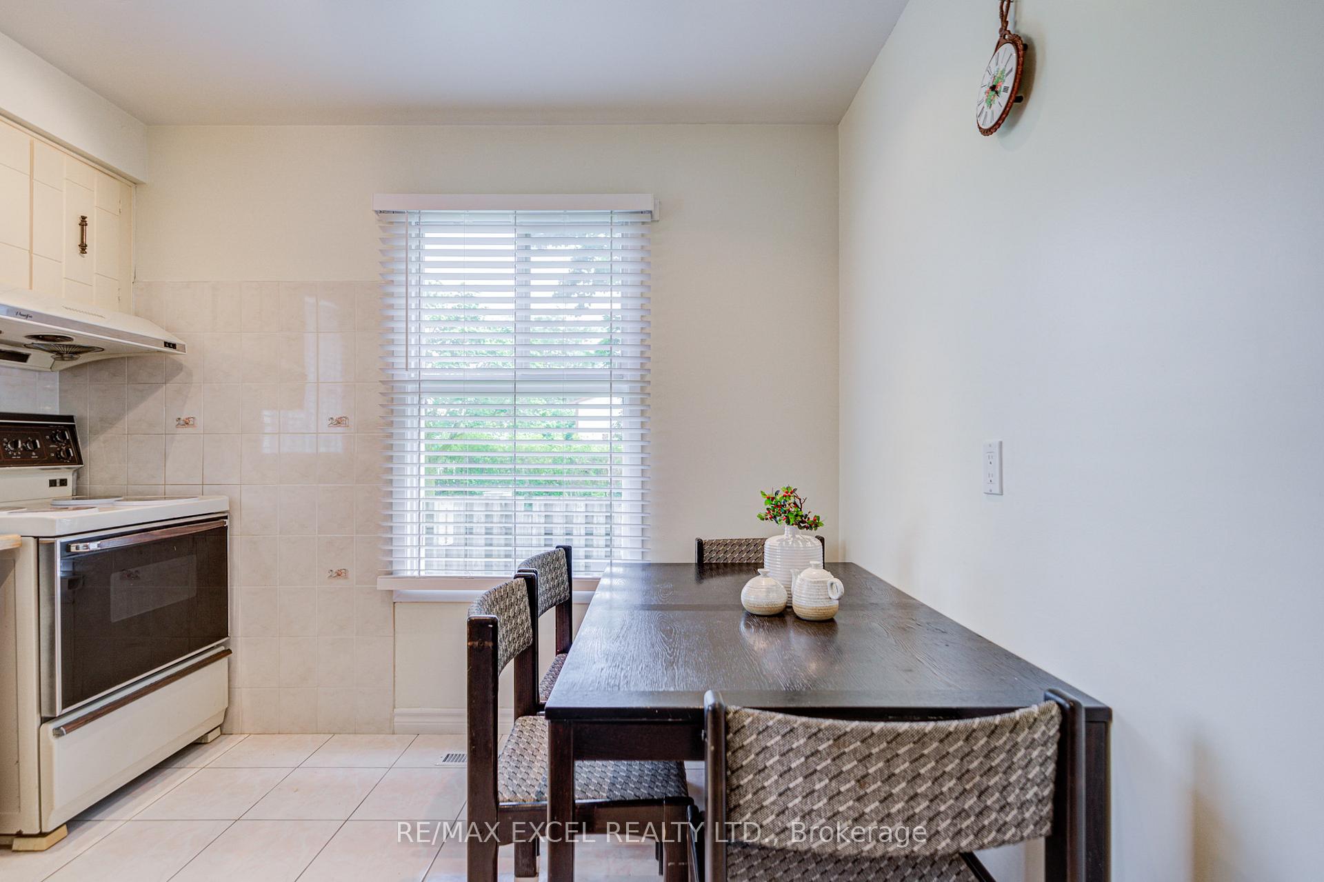 Photo 24 of 176 Goldhawk Trail, Scarborough, Milliken — HOMEH