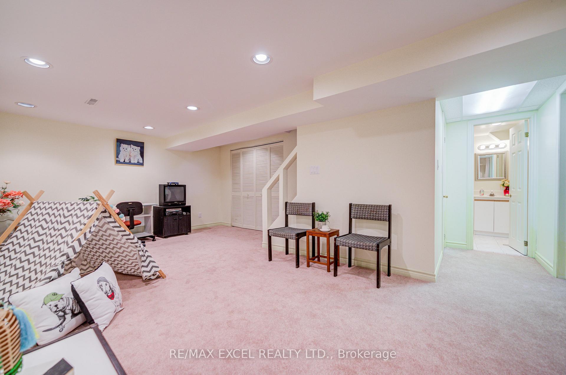 Photo 39 of 176 Goldhawk Trail, Scarborough, Milliken — HOMEH