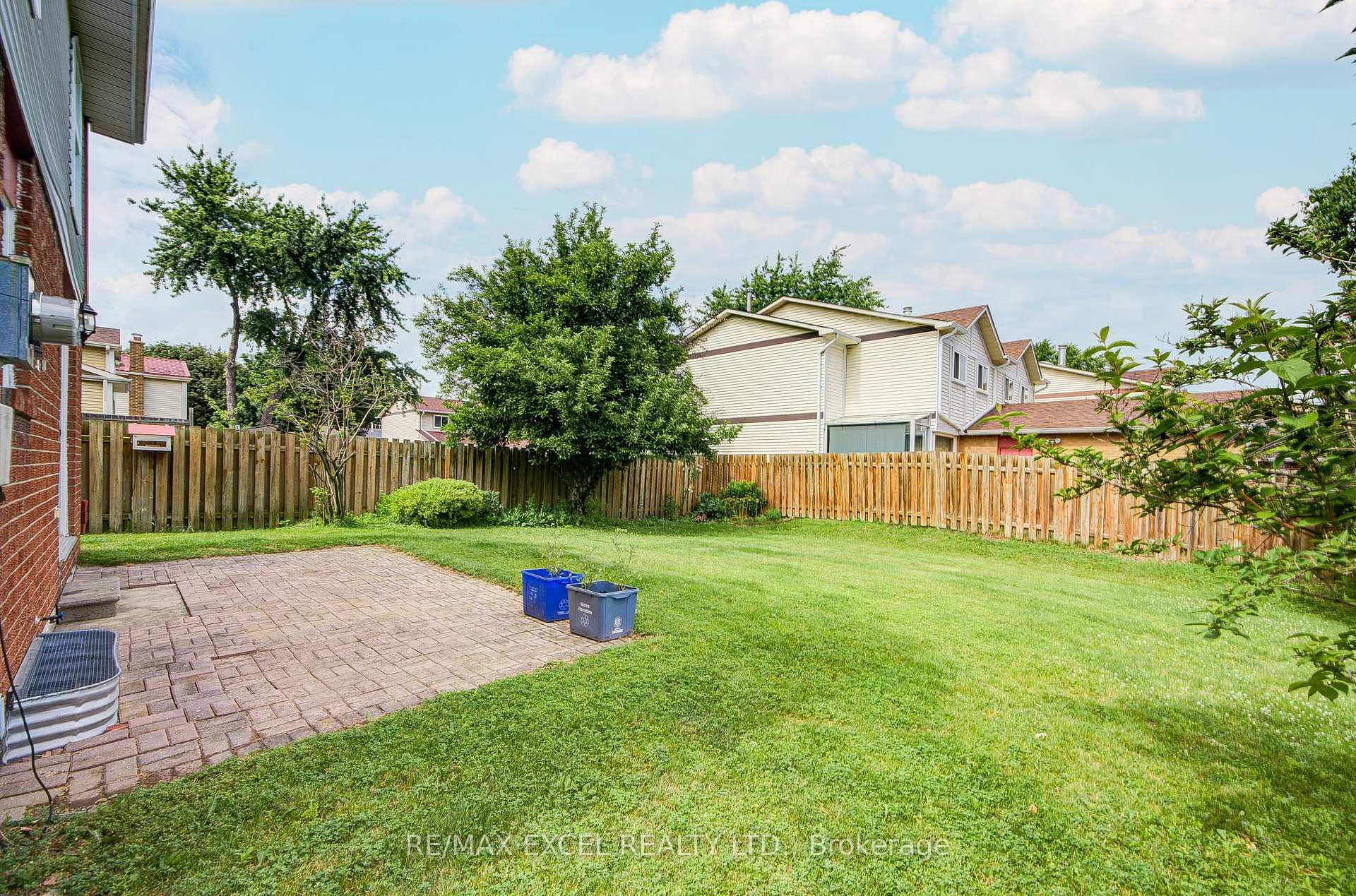 Photo 47 of 176 Goldhawk Trail, Scarborough, Milliken — HOMEH