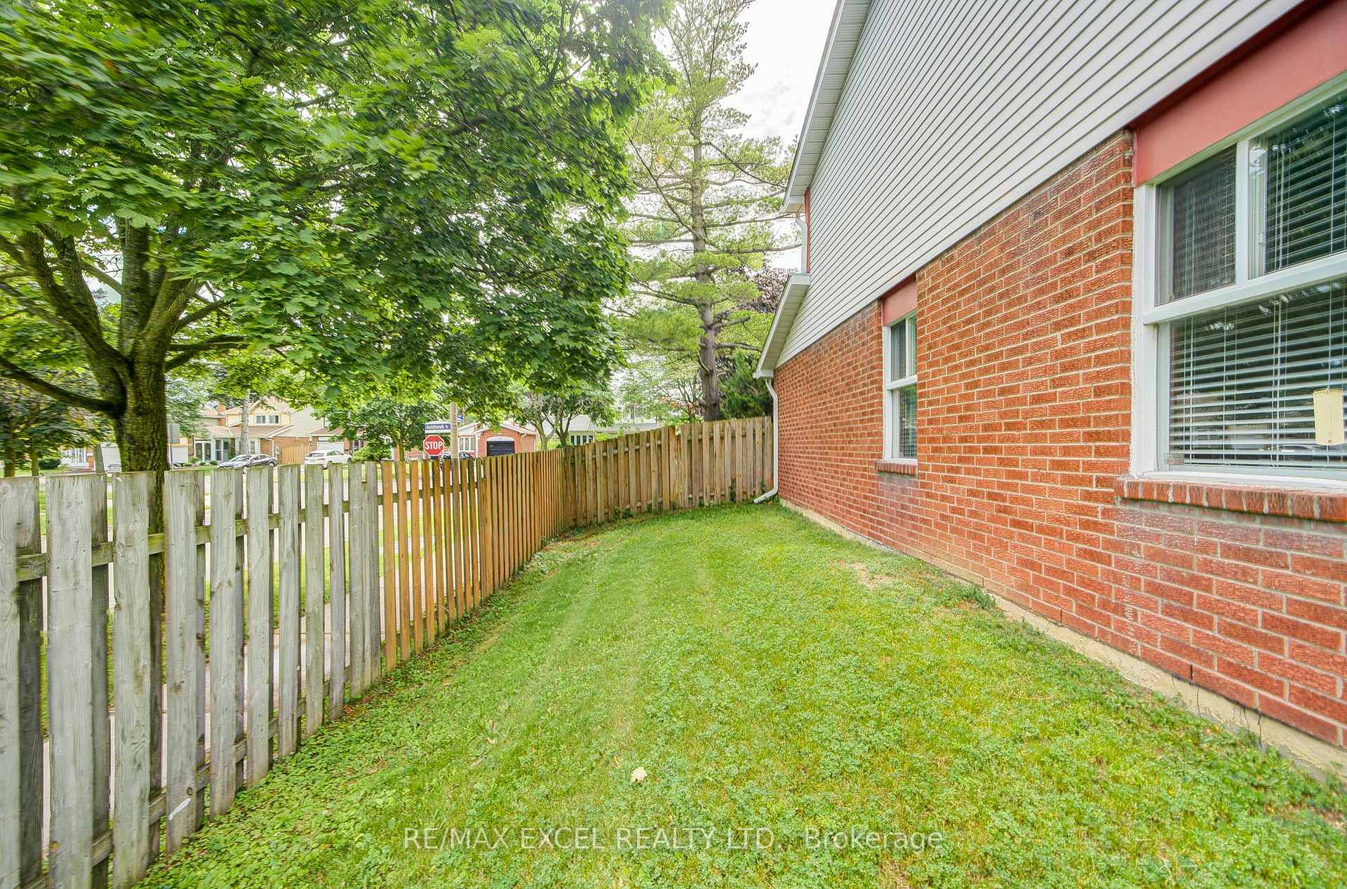 Photo 48 of 176 Goldhawk Trail, Scarborough, Milliken — HOMEH
