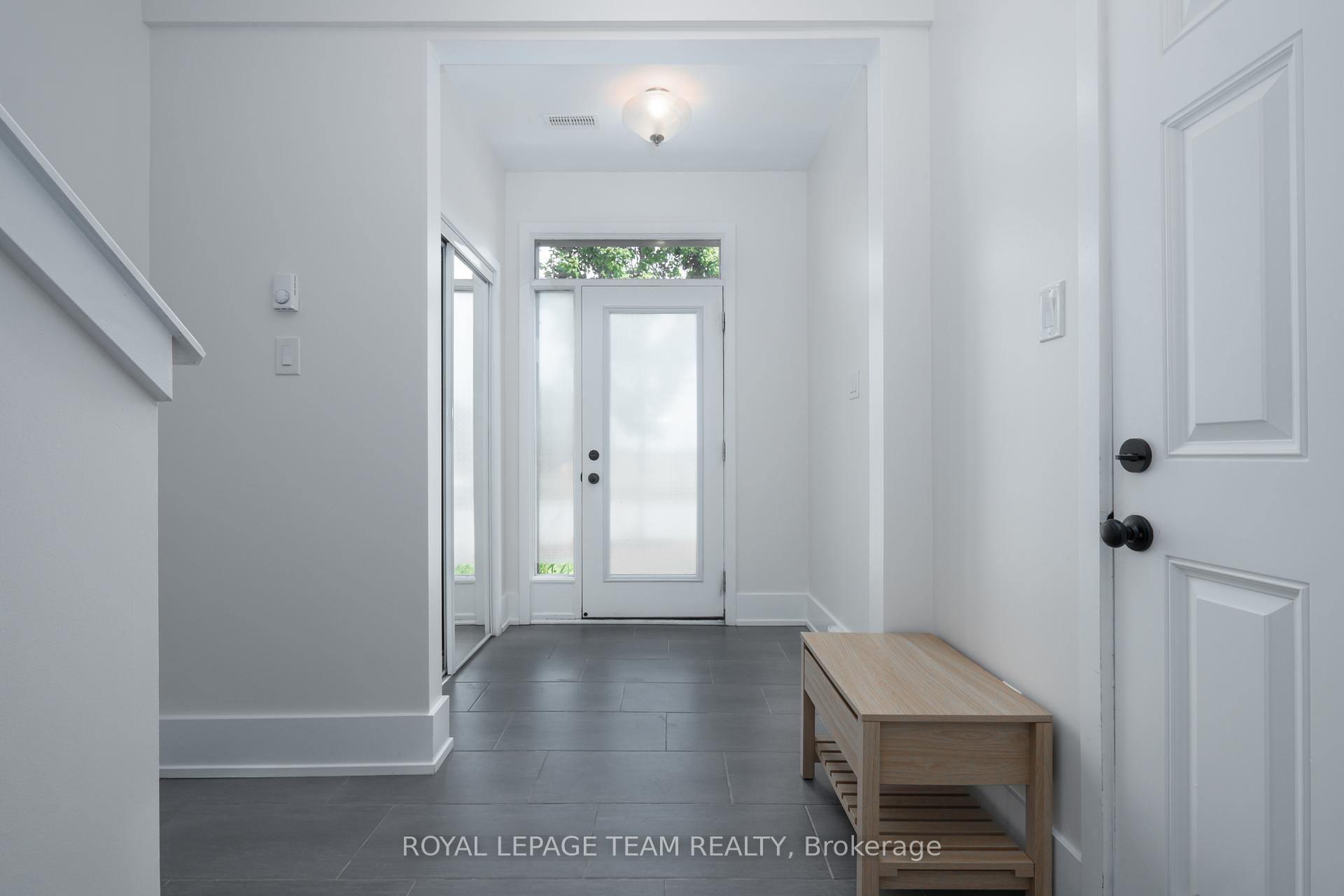 Photo 4 of 168 Pictou Crescent, Ottawa, Kanata - Emerald Meadows/Trailwest — HOMEH