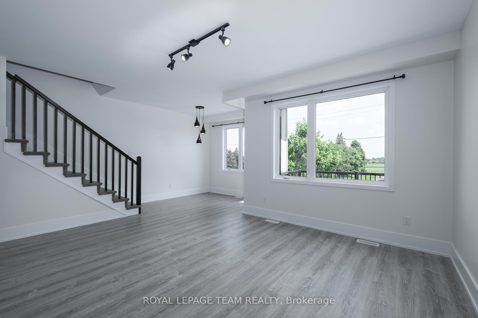 Photo 7 of 168 Pictou Crescent, Ottawa, Kanata - Emerald Meadows/Trailwest — HOMEH