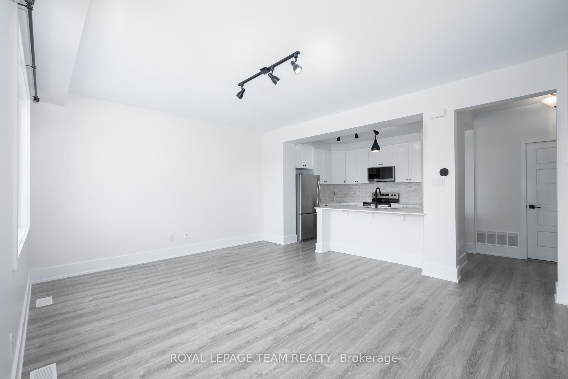 Photo 9 of 168 Pictou Crescent, Ottawa, Kanata - Emerald Meadows/Trailwest — HOMEH