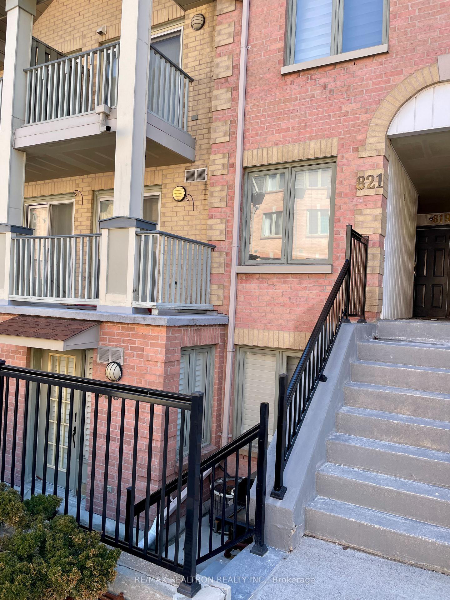 Photo 2 of Unit 821, 75 Weldrick Road, Richmond Hill, Observatory — HOMEH