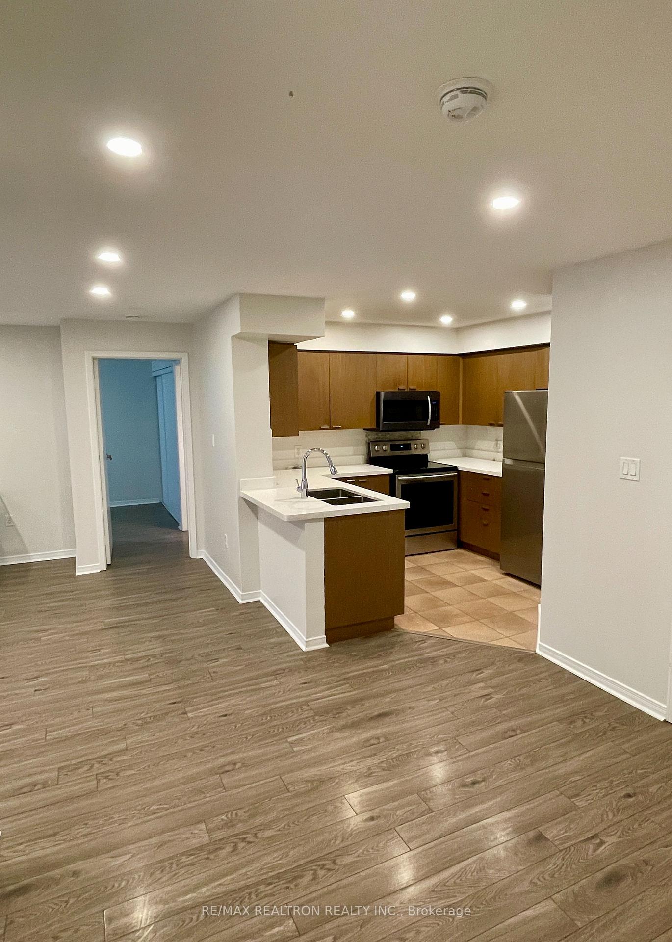 Photo 4 of Unit 821, 75 Weldrick Road, Richmond Hill, Observatory — HOMEH