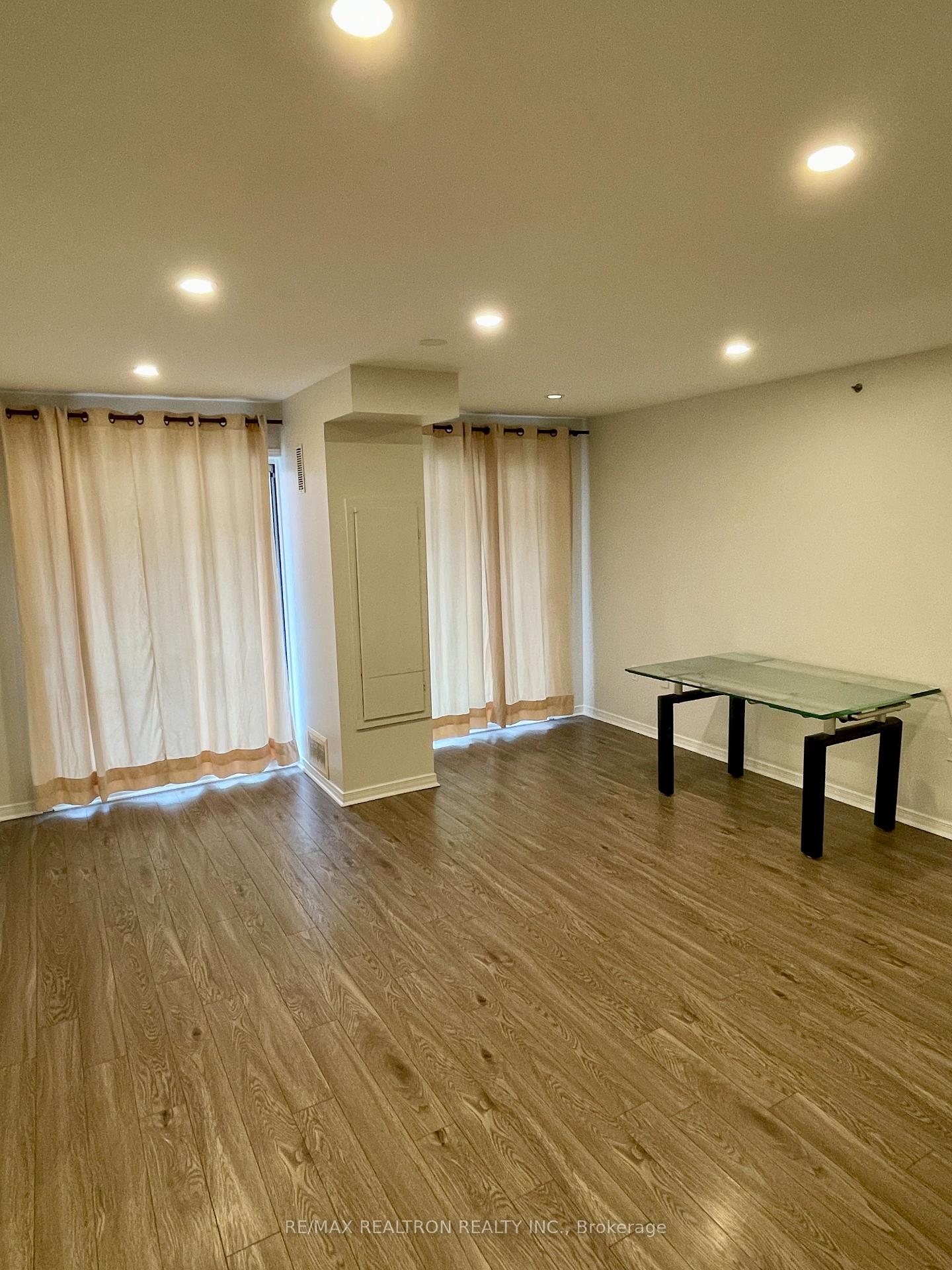 Photo 5 of Unit 821, 75 Weldrick Road, Richmond Hill, Observatory — HOMEH