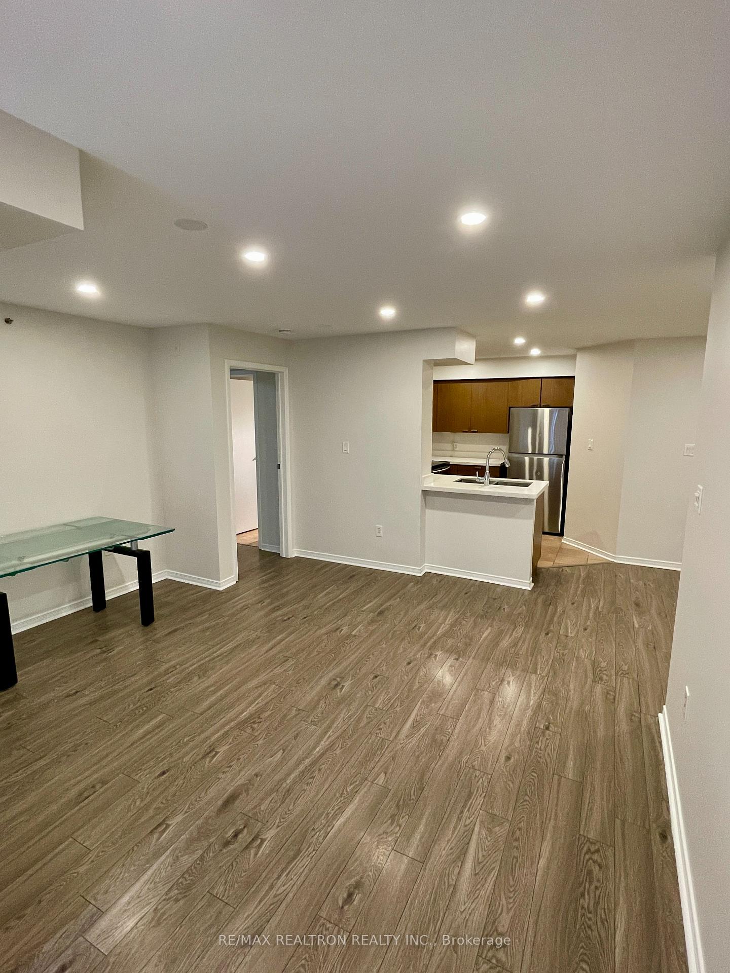 Photo 12 of Unit 821, 75 Weldrick Road, Richmond Hill, Observatory — HOMEH