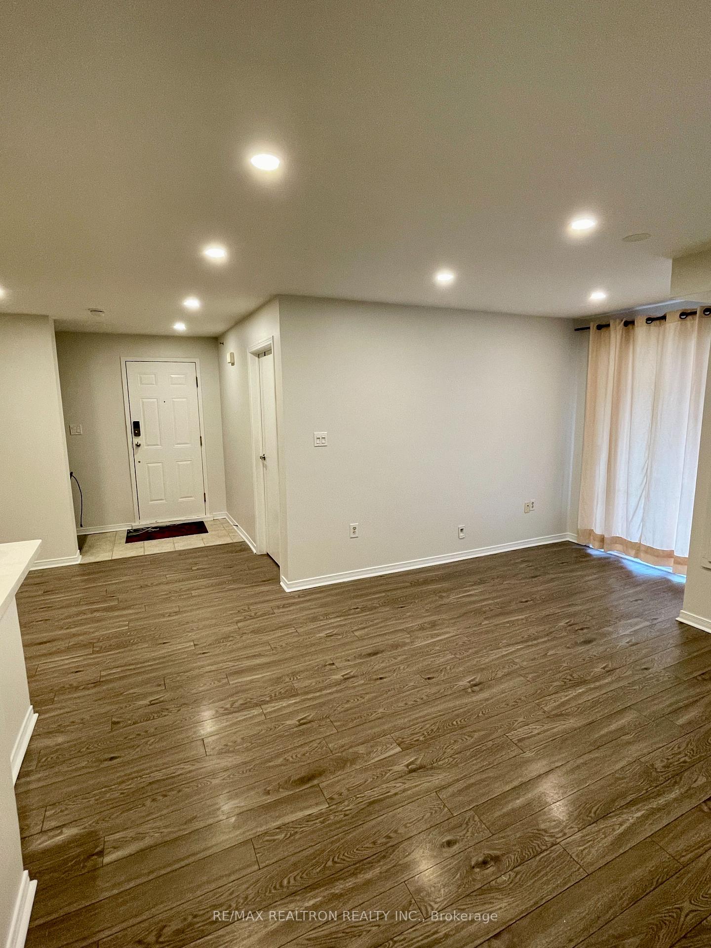Photo 13 of Unit 821, 75 Weldrick Road, Richmond Hill, Observatory — HOMEH