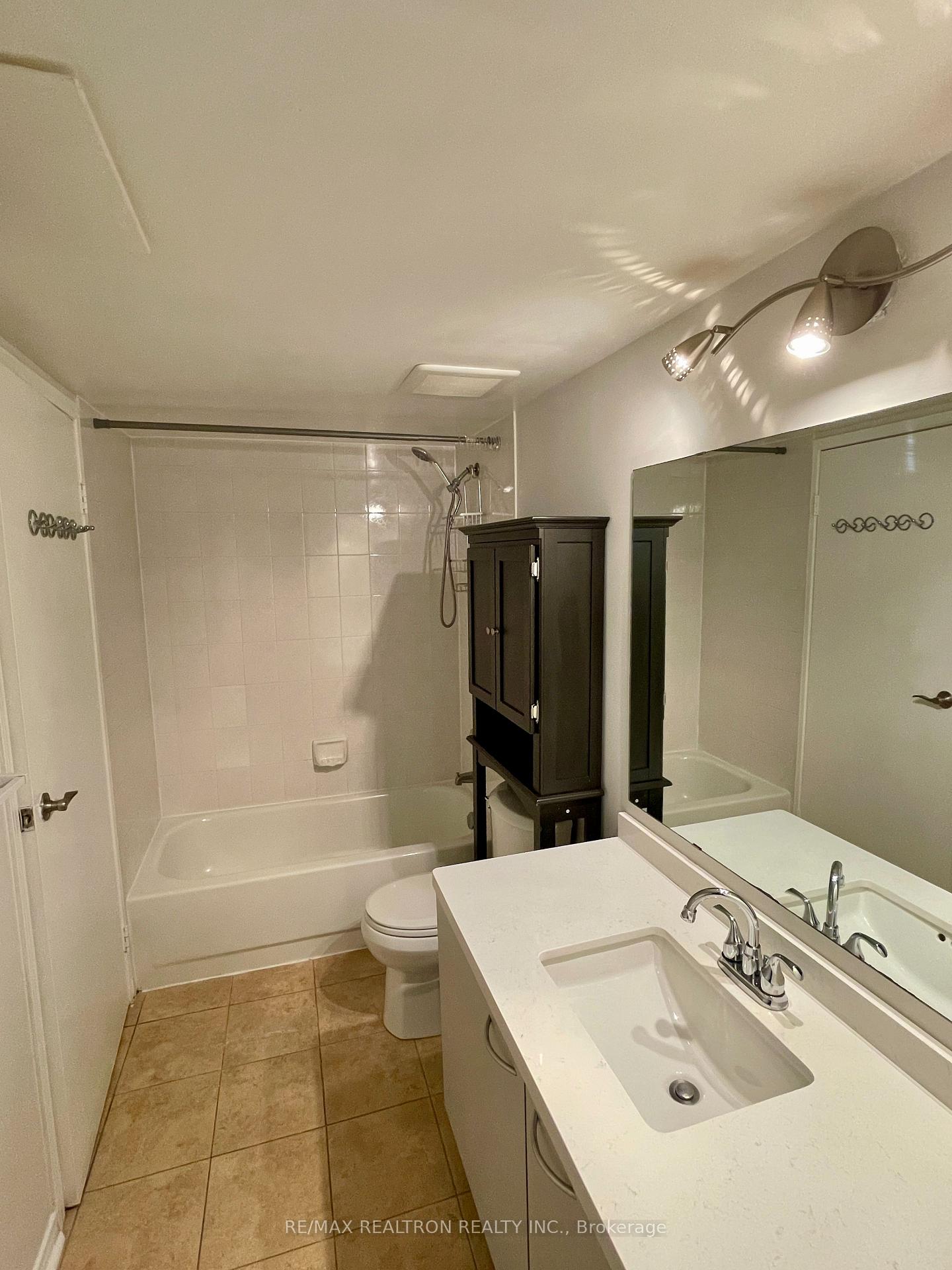 Photo 15 of Unit 821, 75 Weldrick Road, Richmond Hill, Observatory — HOMEH