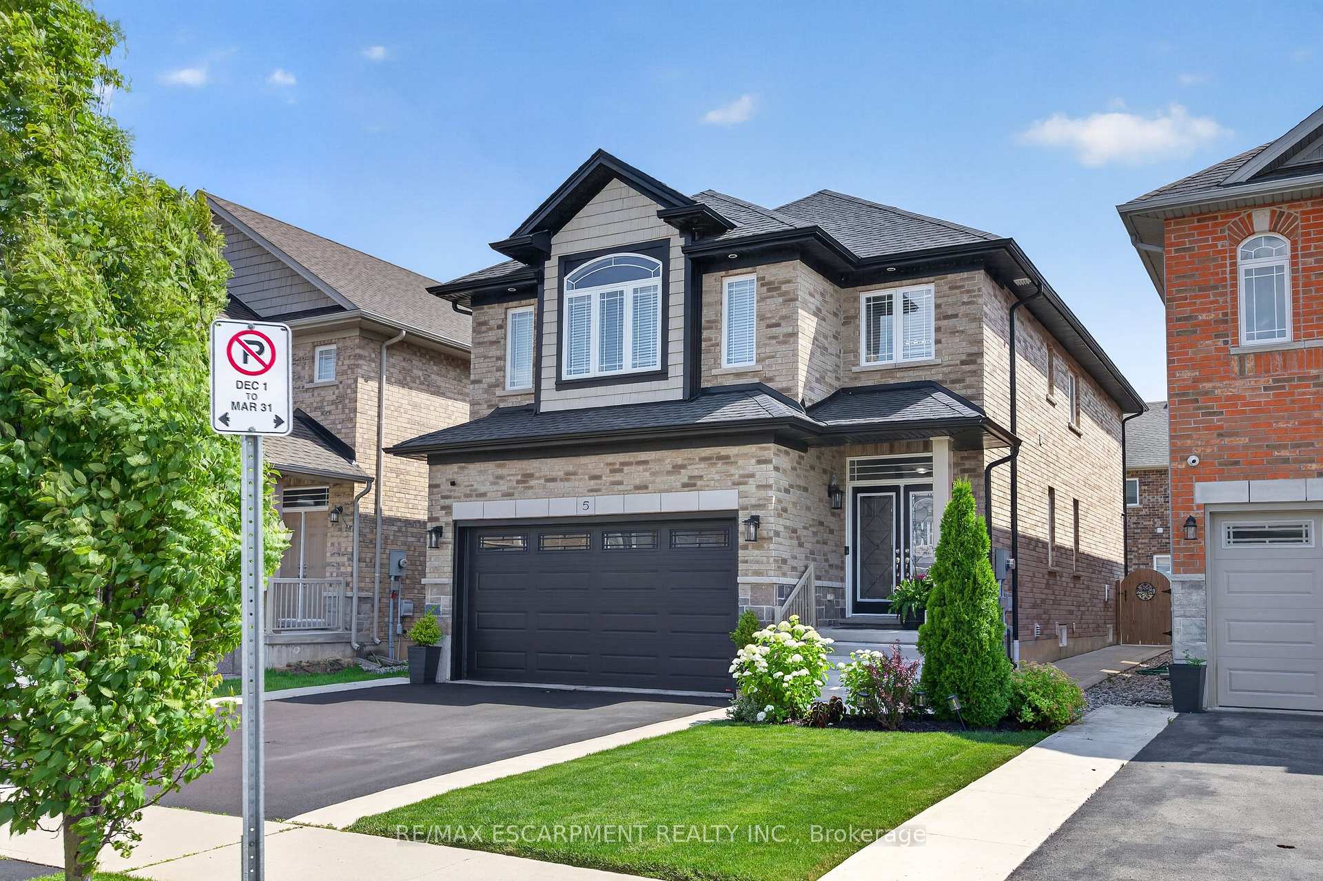 Photo 3 of 5 Narbonne Crescent, Hamilton, Stoney Creek Mountain — HOMEH