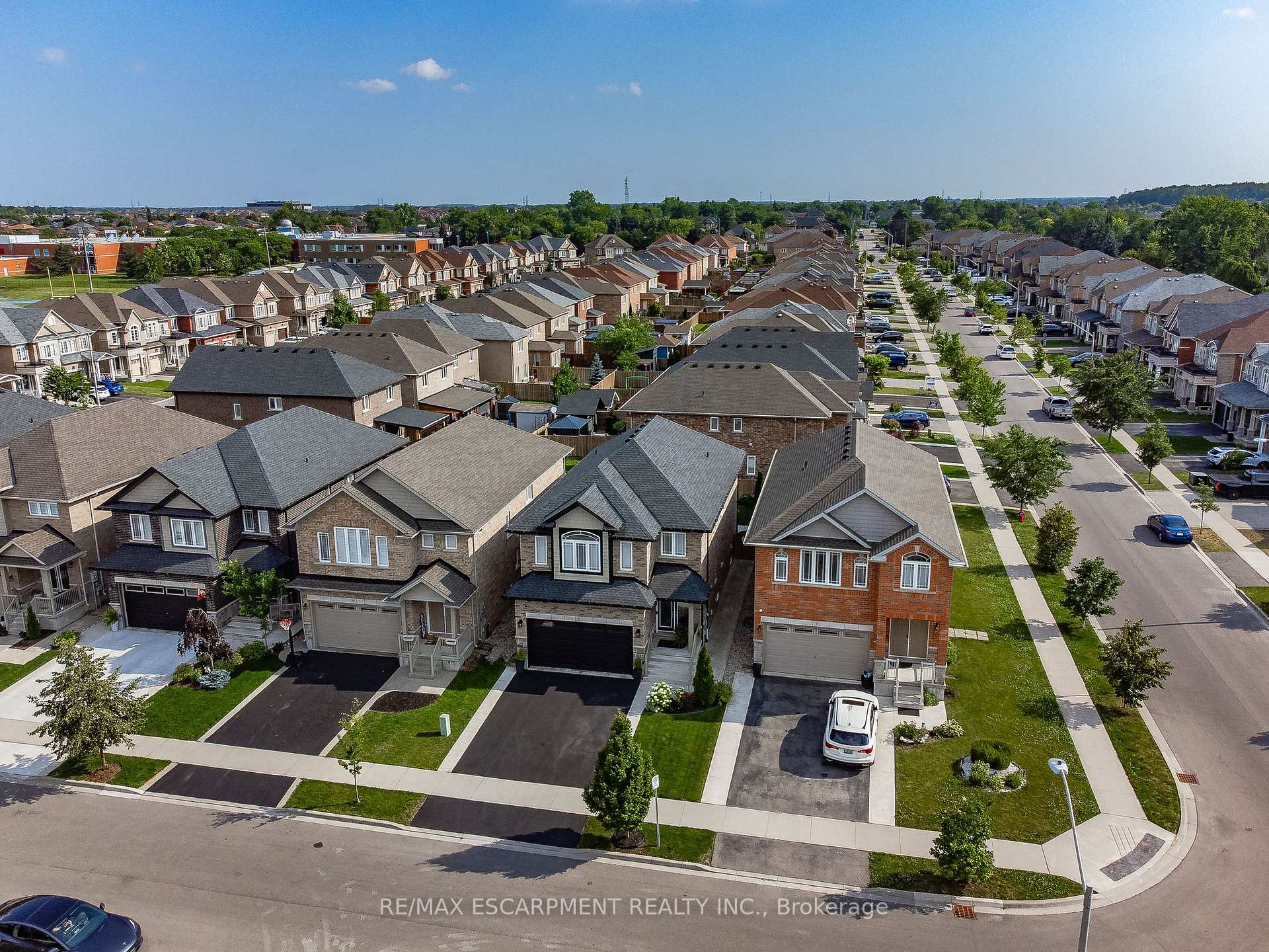 Photo 4 of 5 Narbonne Crescent, Hamilton, Stoney Creek Mountain — HOMEH