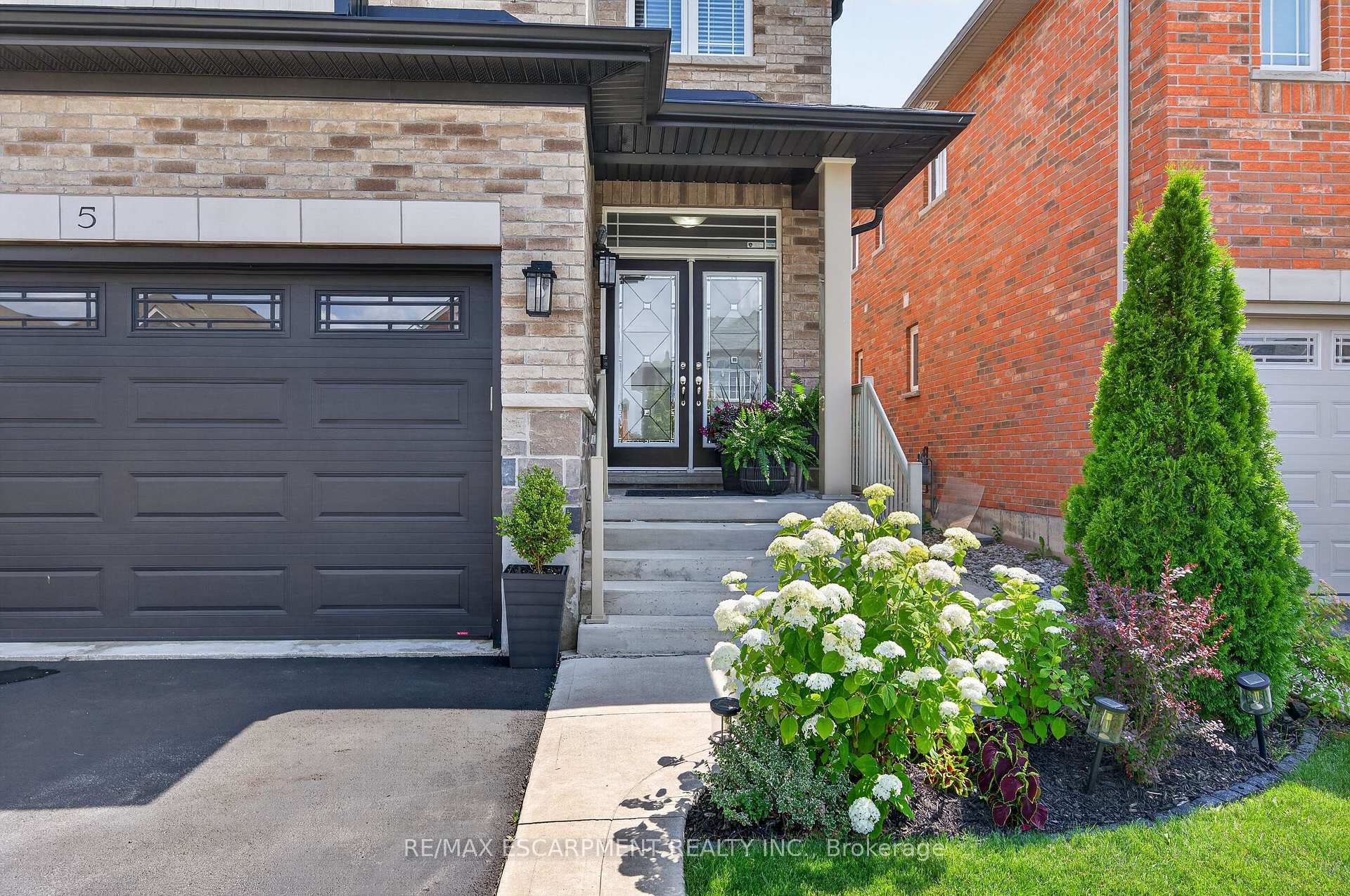 Photo 6 of 5 Narbonne Crescent, Hamilton, Stoney Creek Mountain — HOMEH