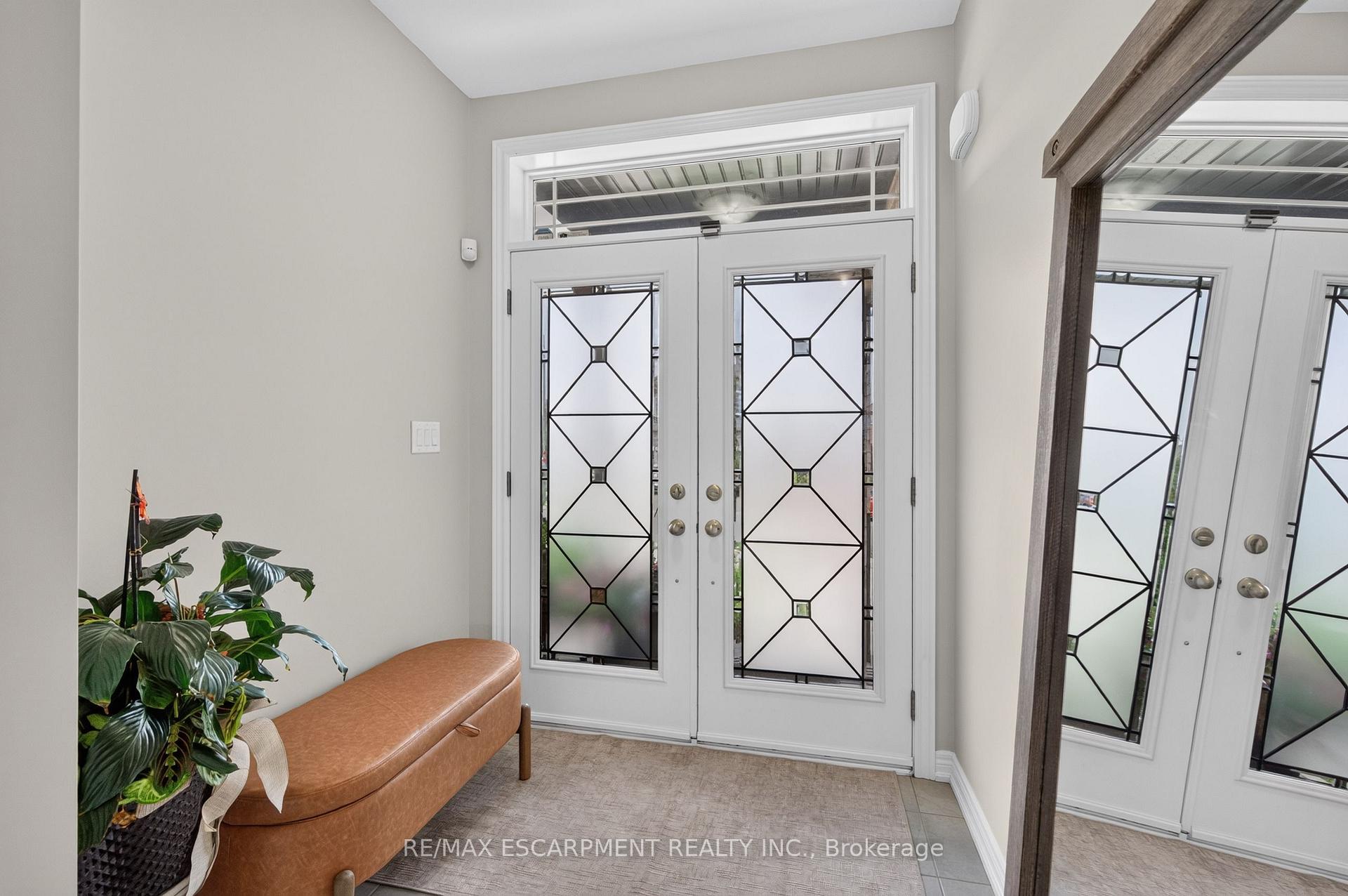 Photo 8 of 5 Narbonne Crescent, Hamilton, Stoney Creek Mountain — HOMEH