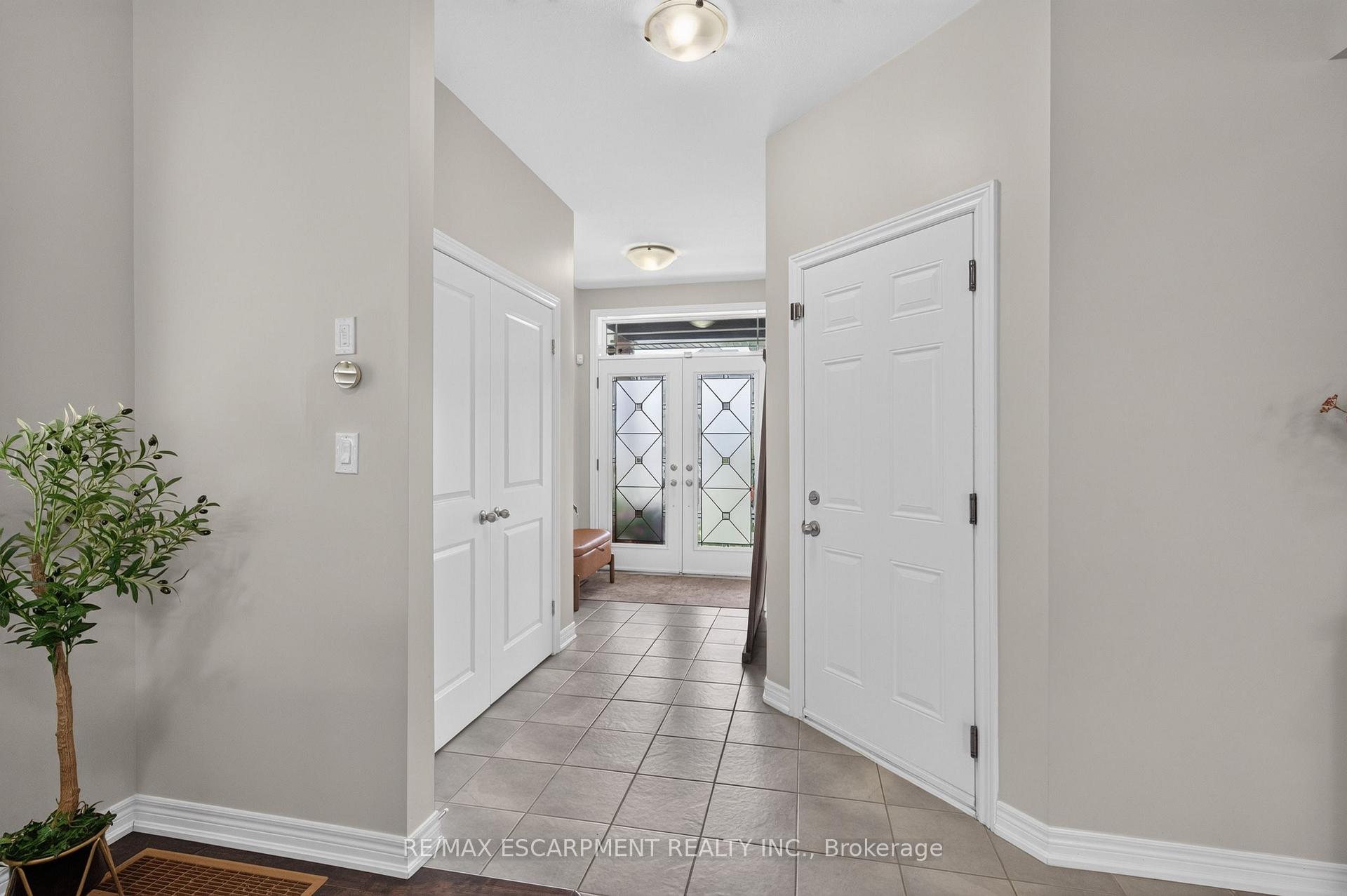 Photo 9 of 5 Narbonne Crescent, Hamilton, Stoney Creek Mountain — HOMEH