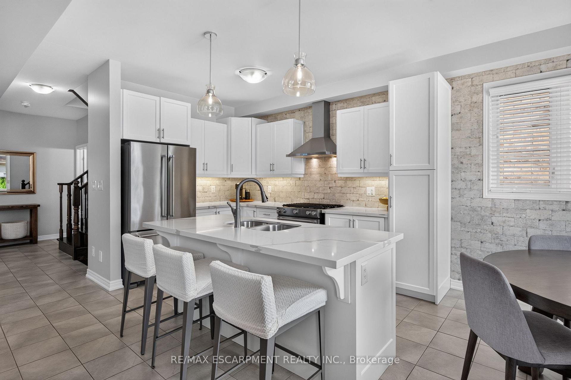 Photo 11 of 5 Narbonne Crescent, Hamilton, Stoney Creek Mountain — HOMEH