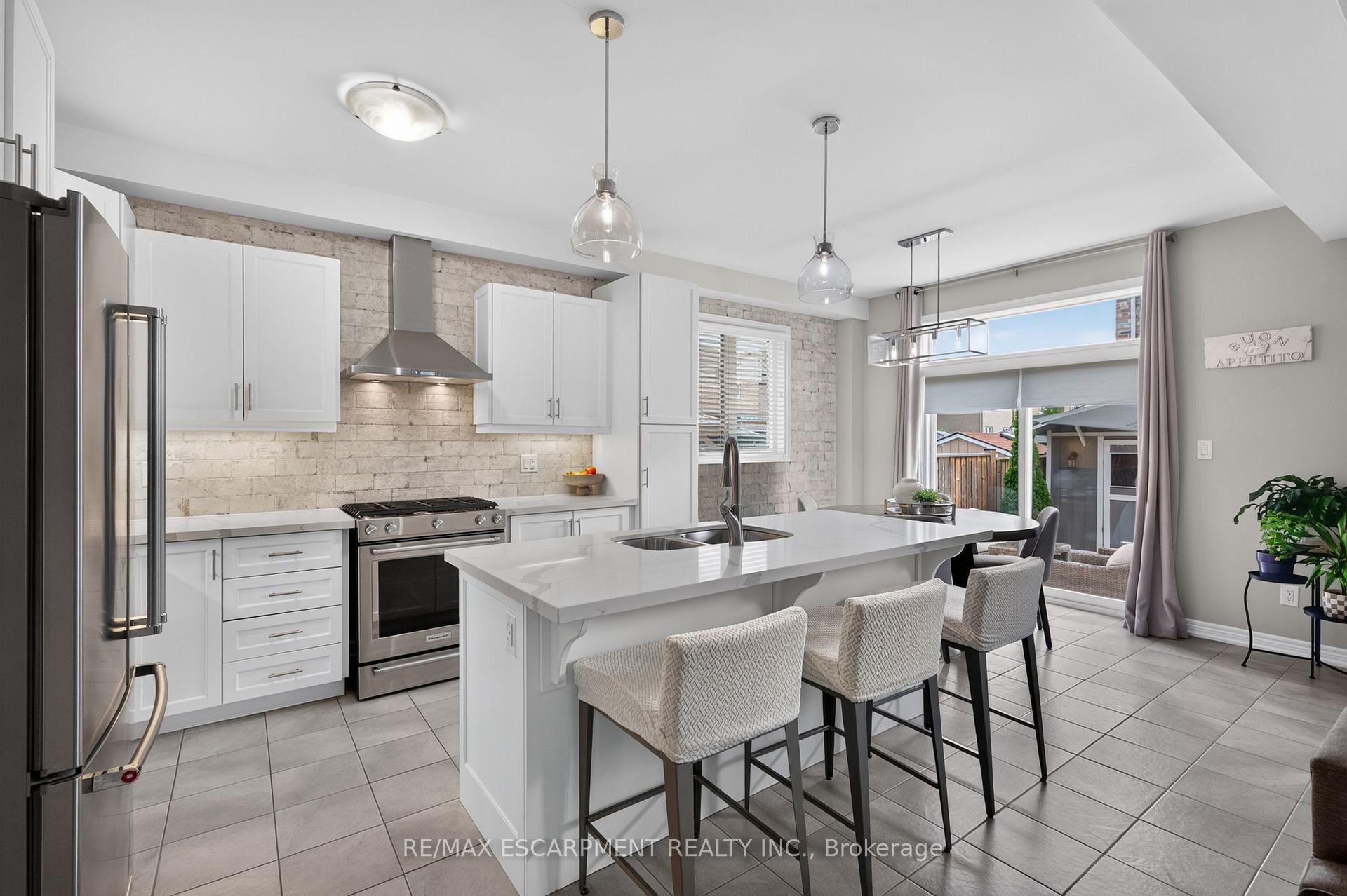Photo 13 of 5 Narbonne Crescent, Hamilton, Stoney Creek Mountain — HOMEH