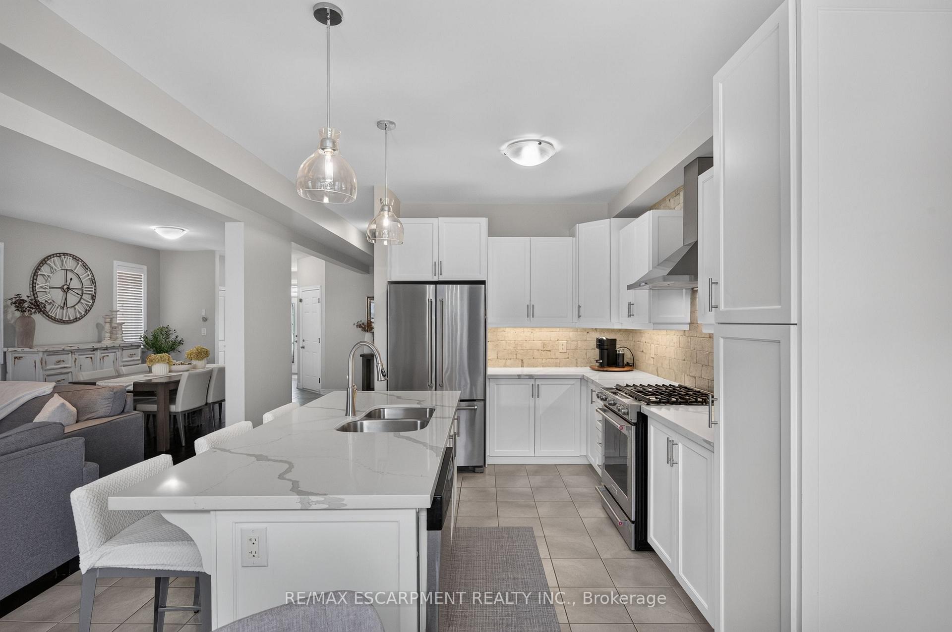 Photo 15 of 5 Narbonne Crescent, Hamilton, Stoney Creek Mountain — HOMEH